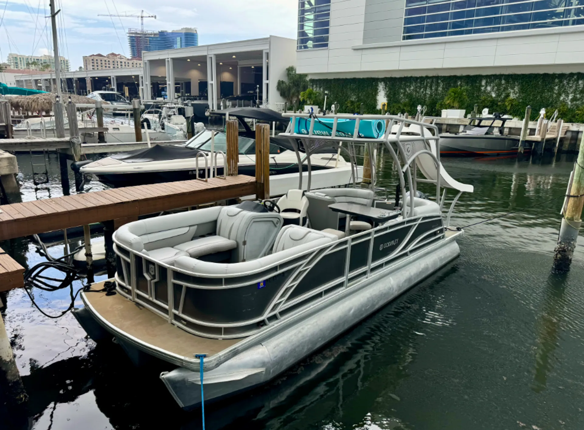 GODFREY MARINE MONACO 255 SB in Fort Lauderdale, FL — photo 9