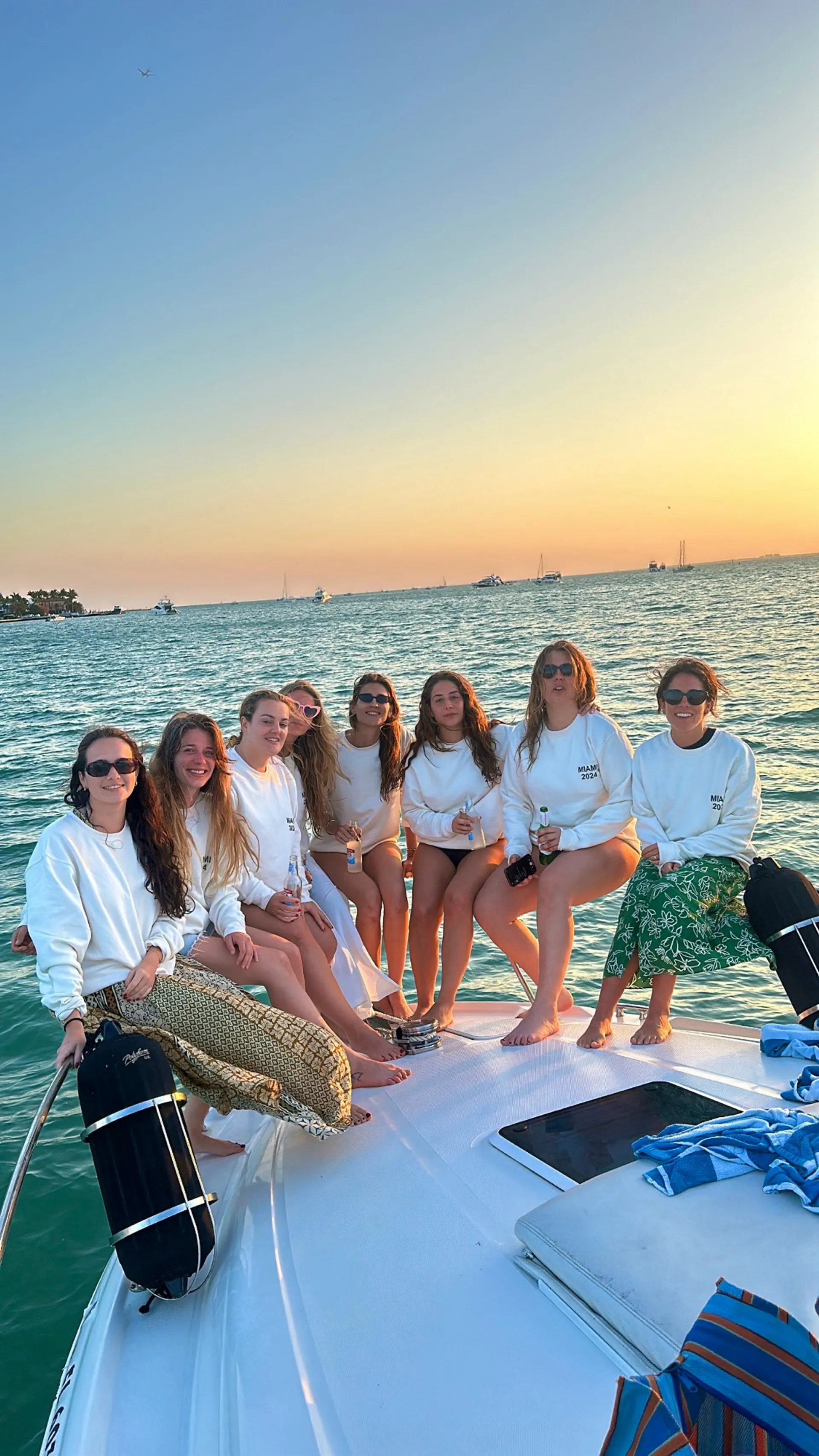 1 Hour Free or $100 Off+10% Off Small Groups - Book Now Lux SLX 35' 