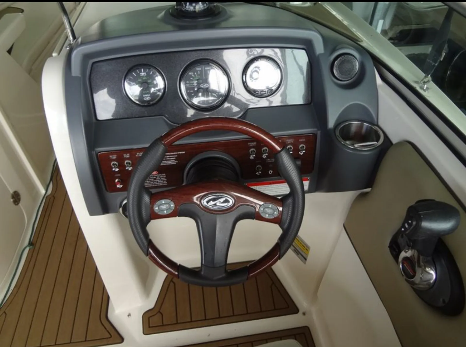 Sea Ray Boats 260 Sundeck in Austin, TX — photo 9