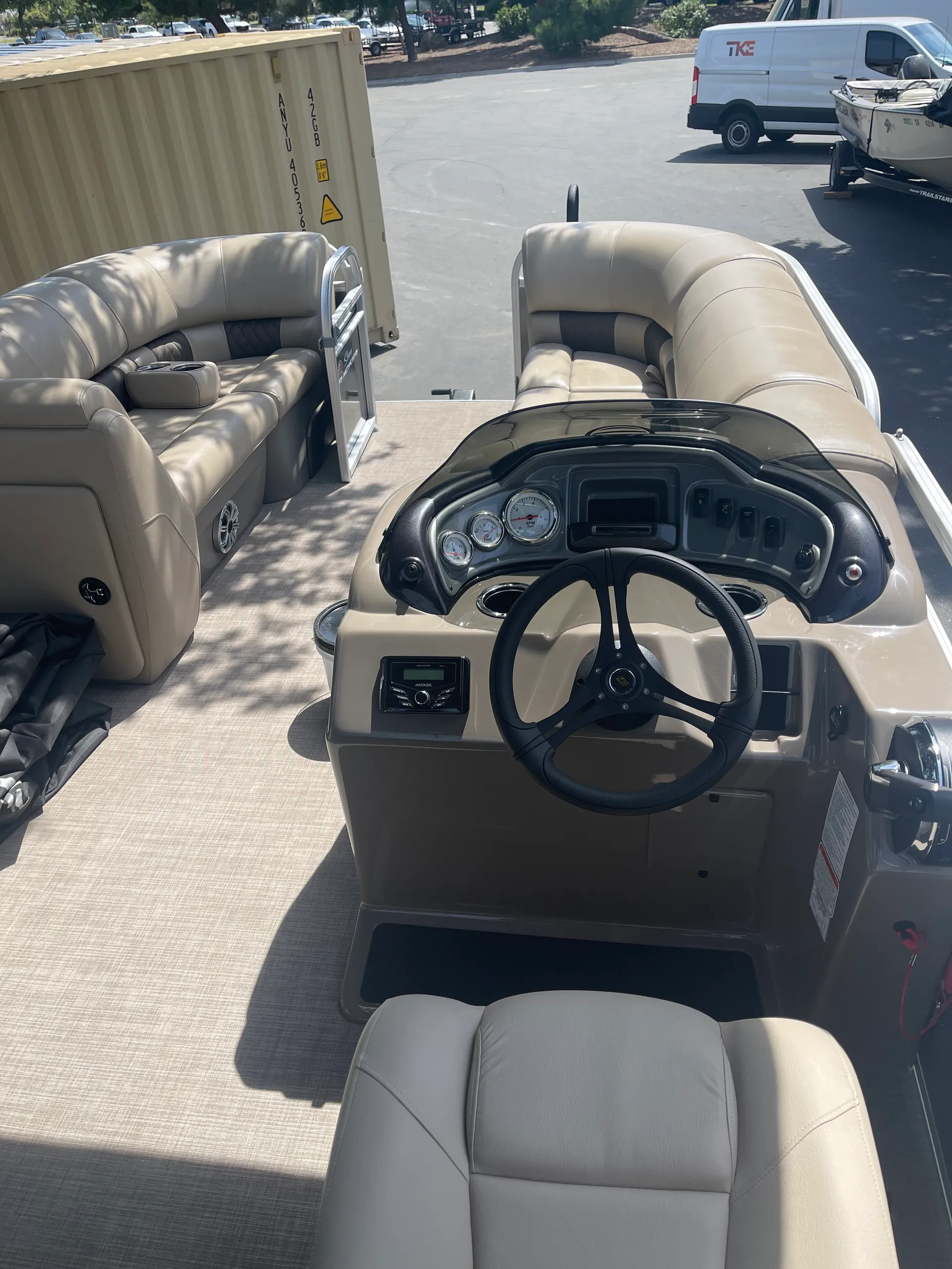 2023 Sun Tracker  Party Barge