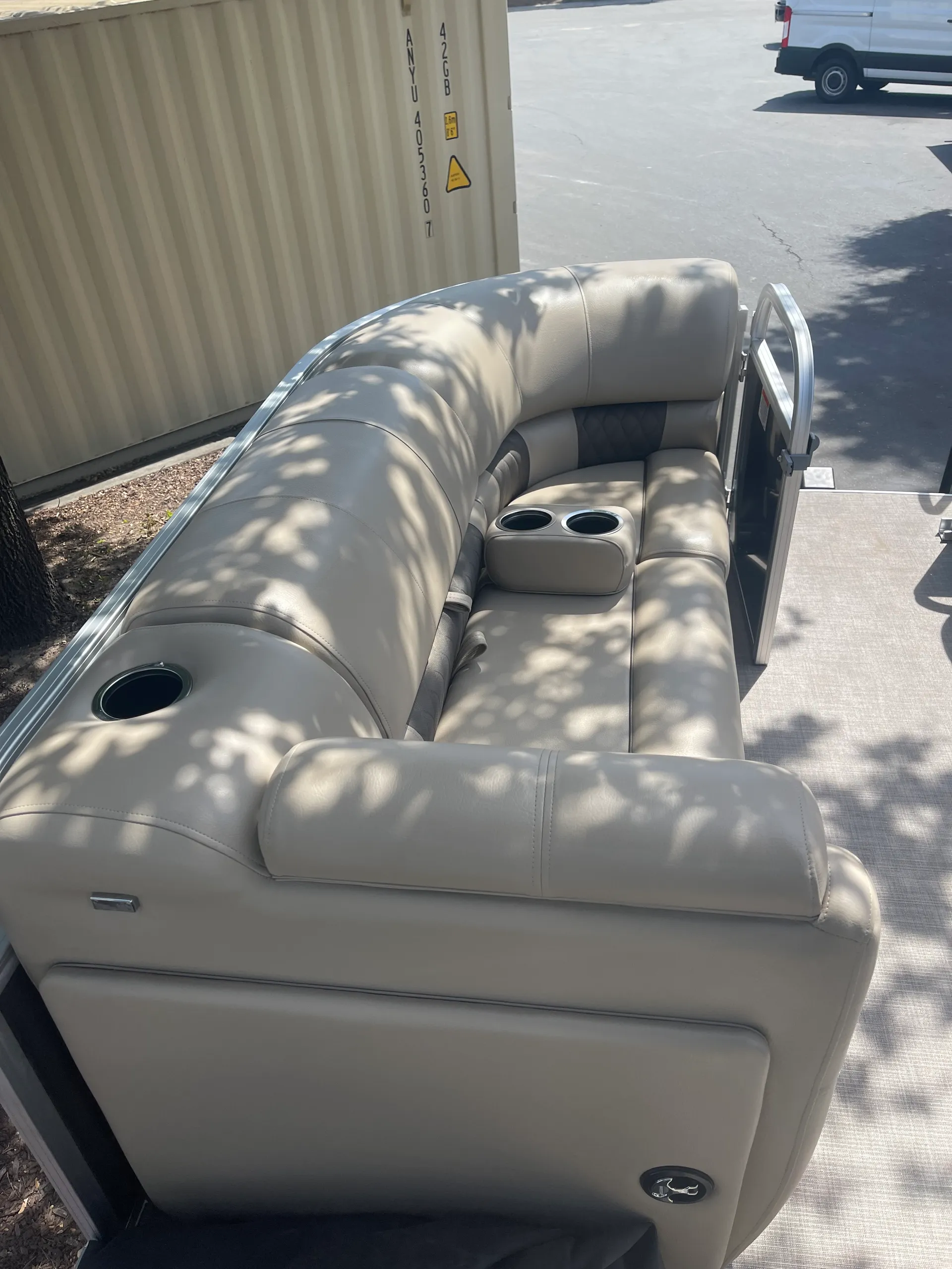 2023 Sun Tracker  Party Barge