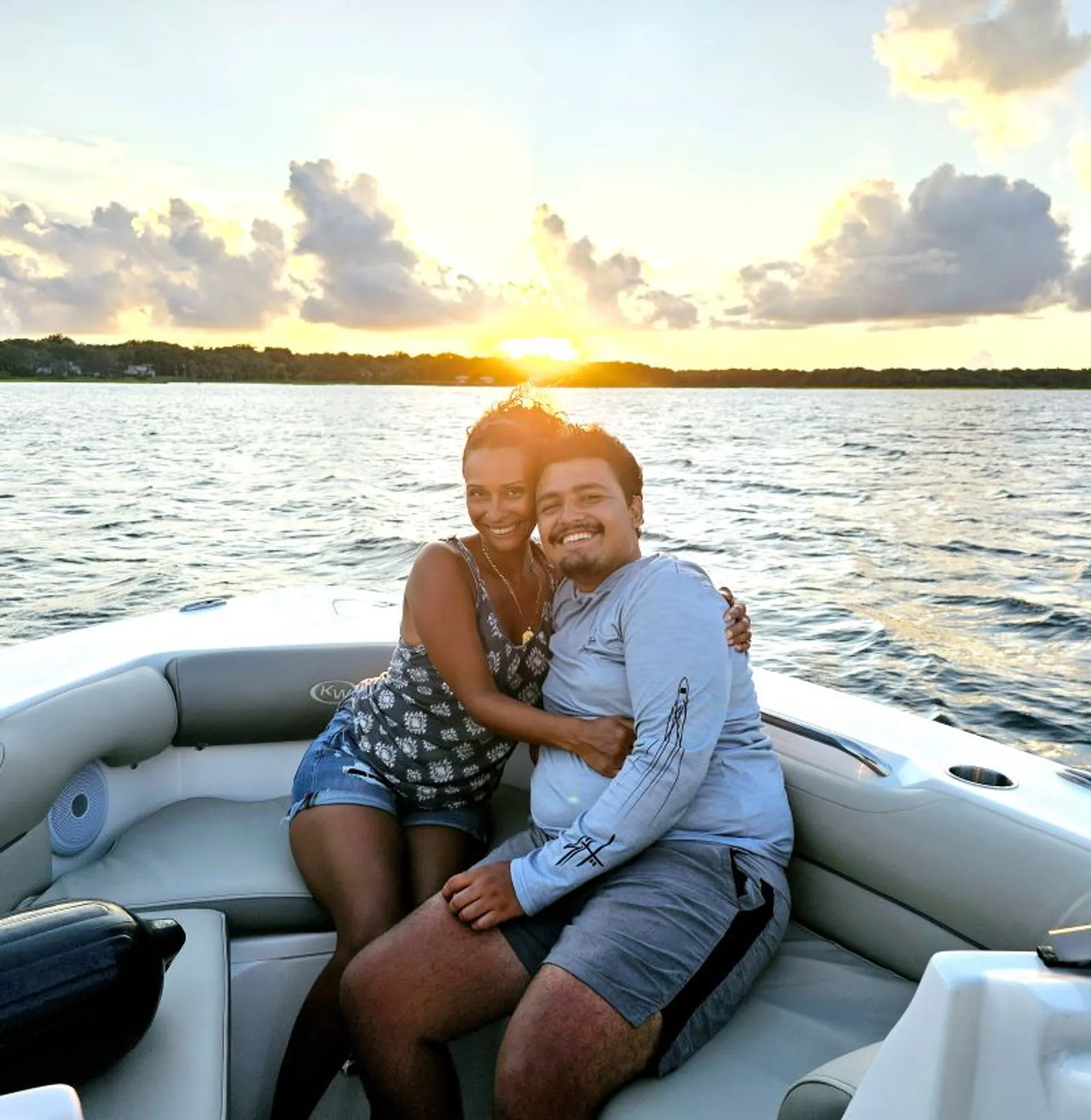 Looking for a safe and memorable boat experience! Ride Waves in Style!