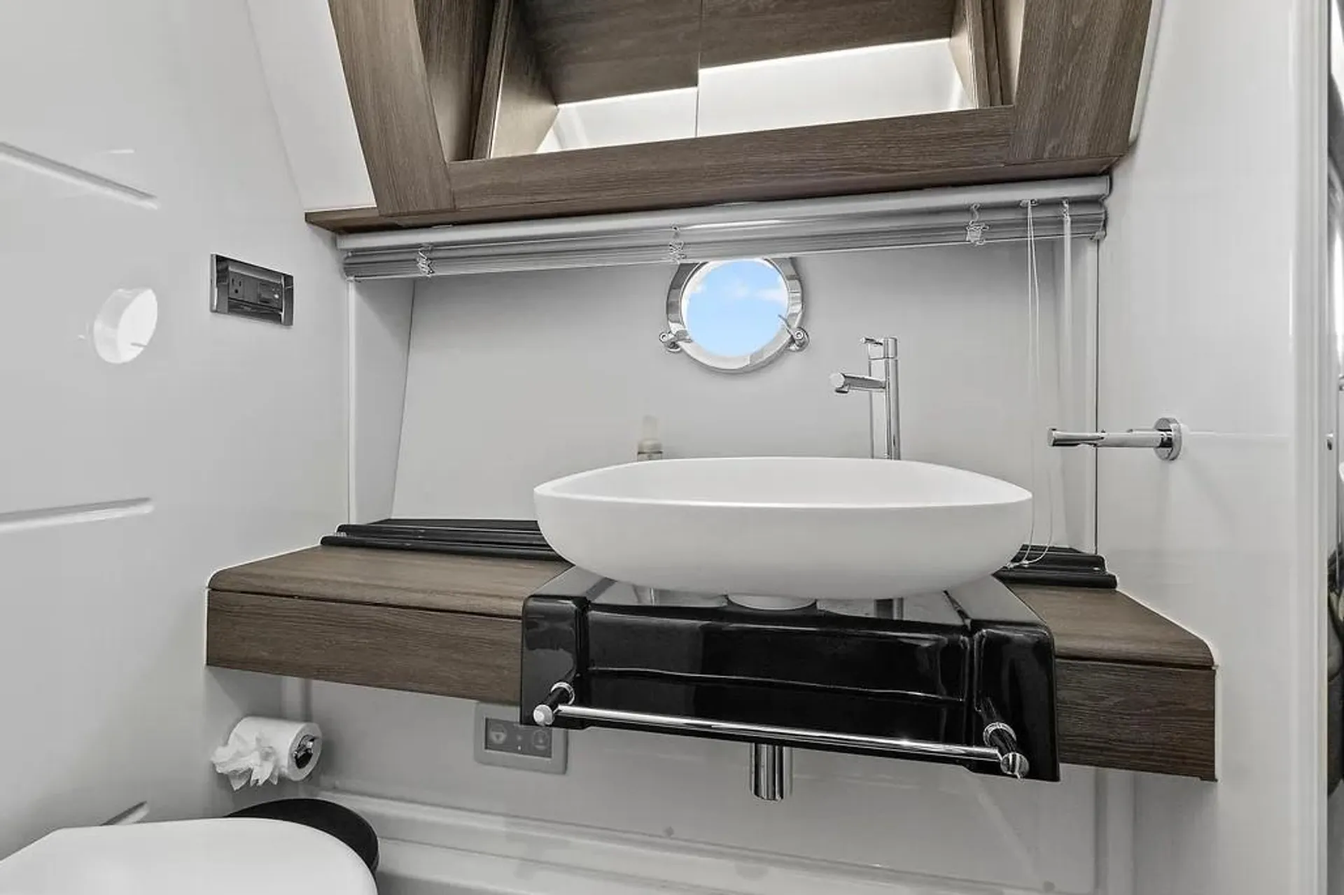 55 Azimut Luxury Yacht Sleek in Miami | No Extra Fees 