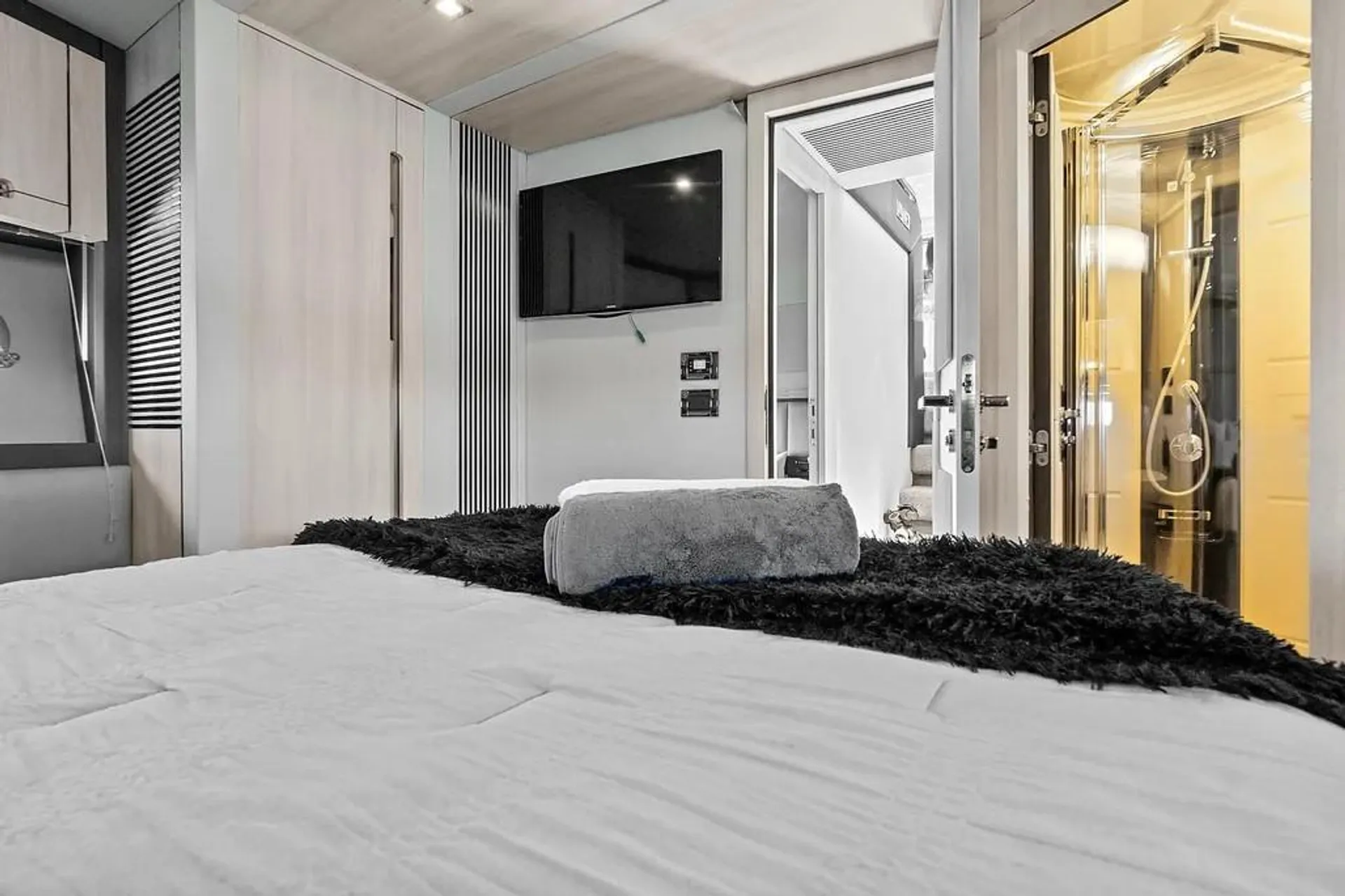 55 Azimut Luxury Yacht Sleek in Miami | No Extra Fees 