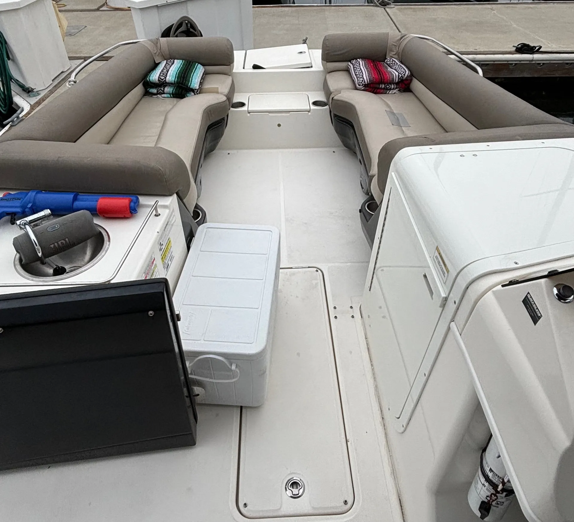 Chill 30' Deck Boat, Water Toys, BYOB 🍹🍸🥂🍾👙🏝️, includes Captain