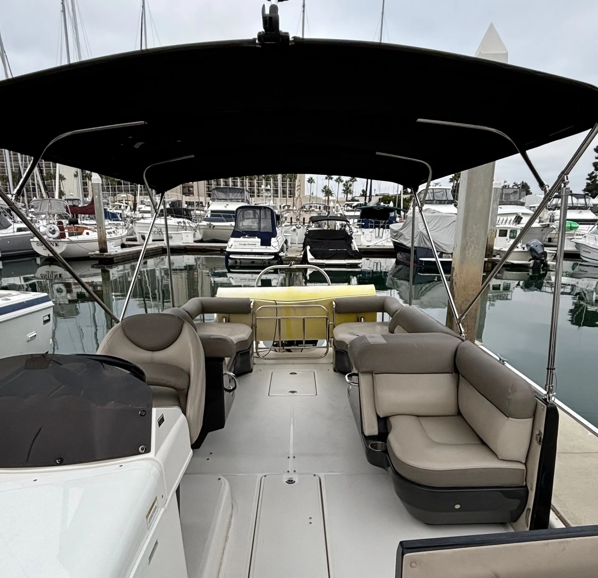 Chill 30' Deck Boat, Water Toys, BYOB 🍹🍸🥂🍾👙🏝️, includes Captain