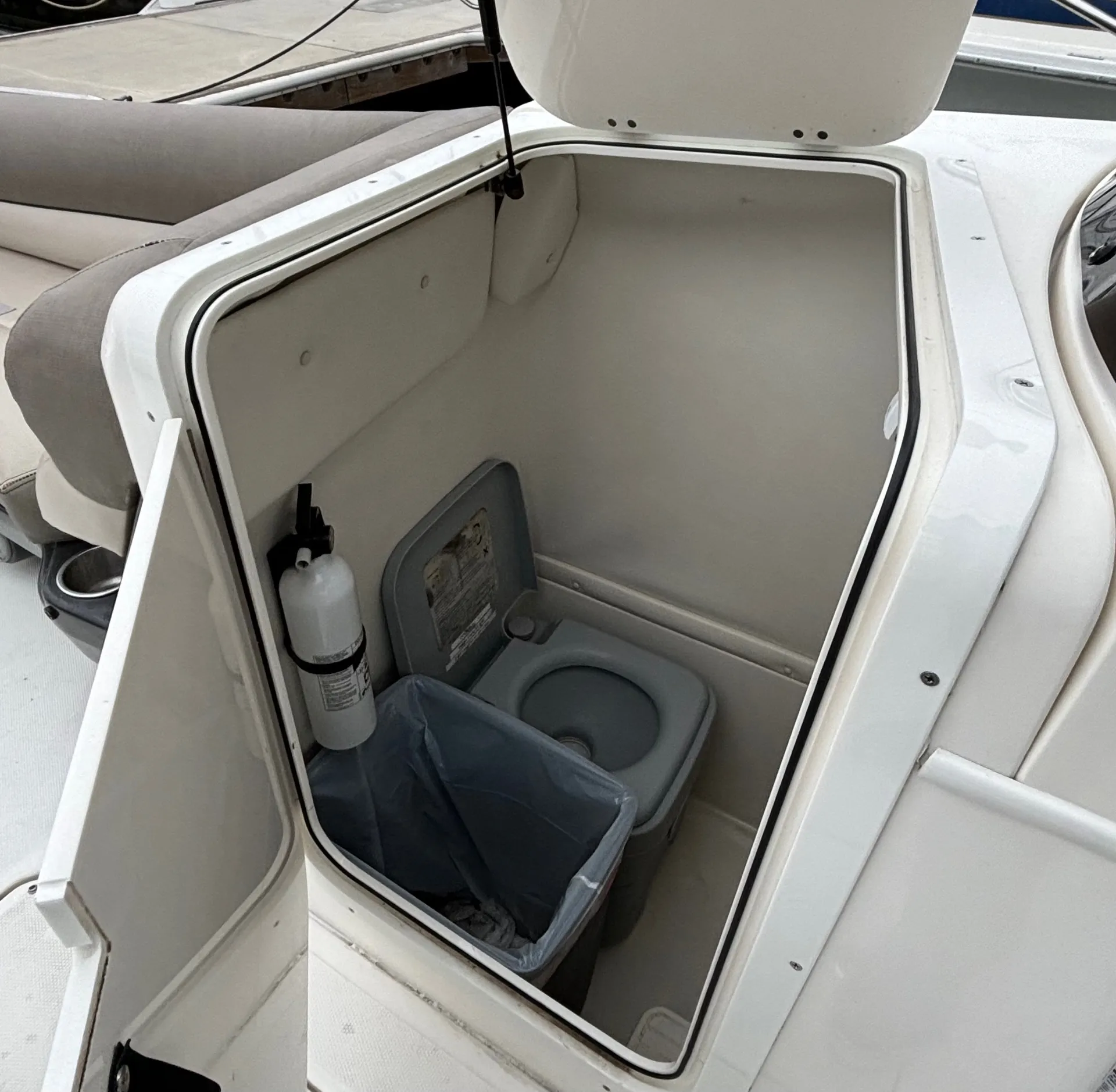 Chill 30' Deck Boat, Water Toys, BYOB 🍹🍸🥂🍾👙🏝️, includes Captain