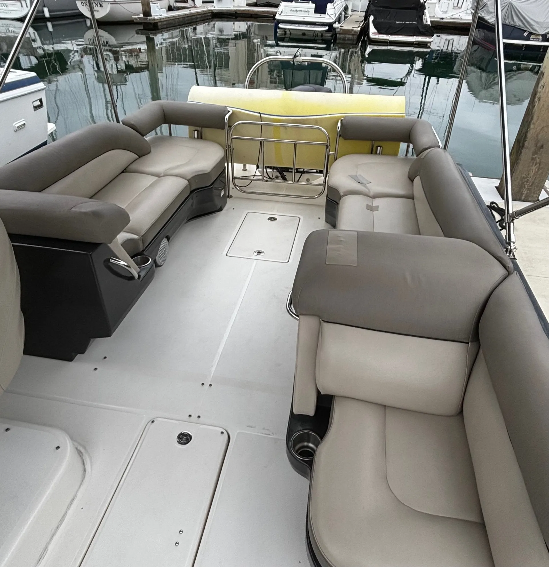 Chill 30' Deck Boat, Water Toys, BYOB 🍹🍸🥂🍾👙🏝️, includes Captain