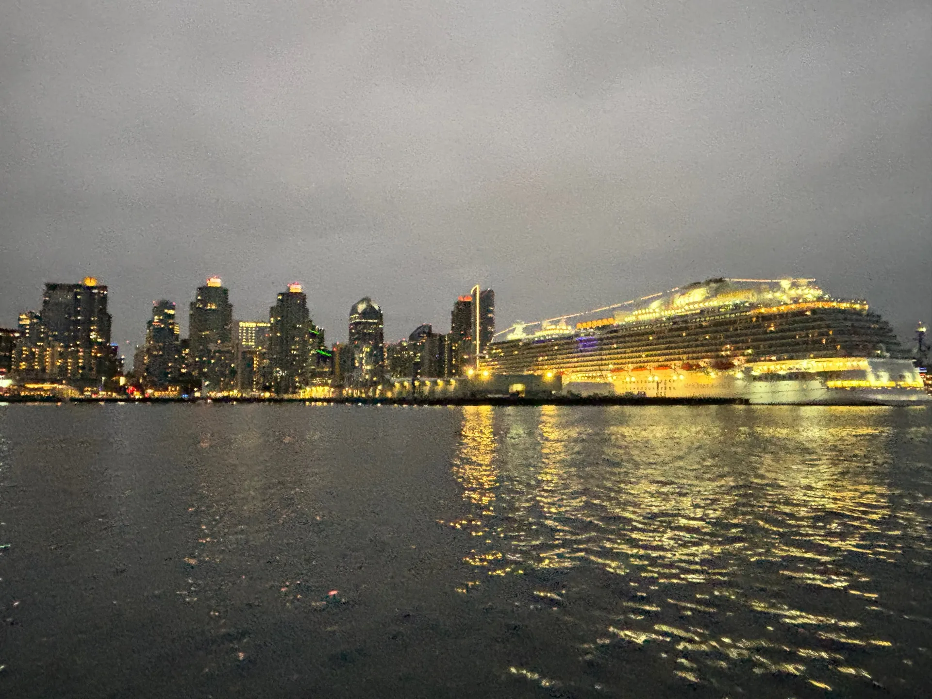 Chill 30' Deck Boat, Water Toys, BYOB 🍹🍸🥂🍾👙🏝️, includes Captain