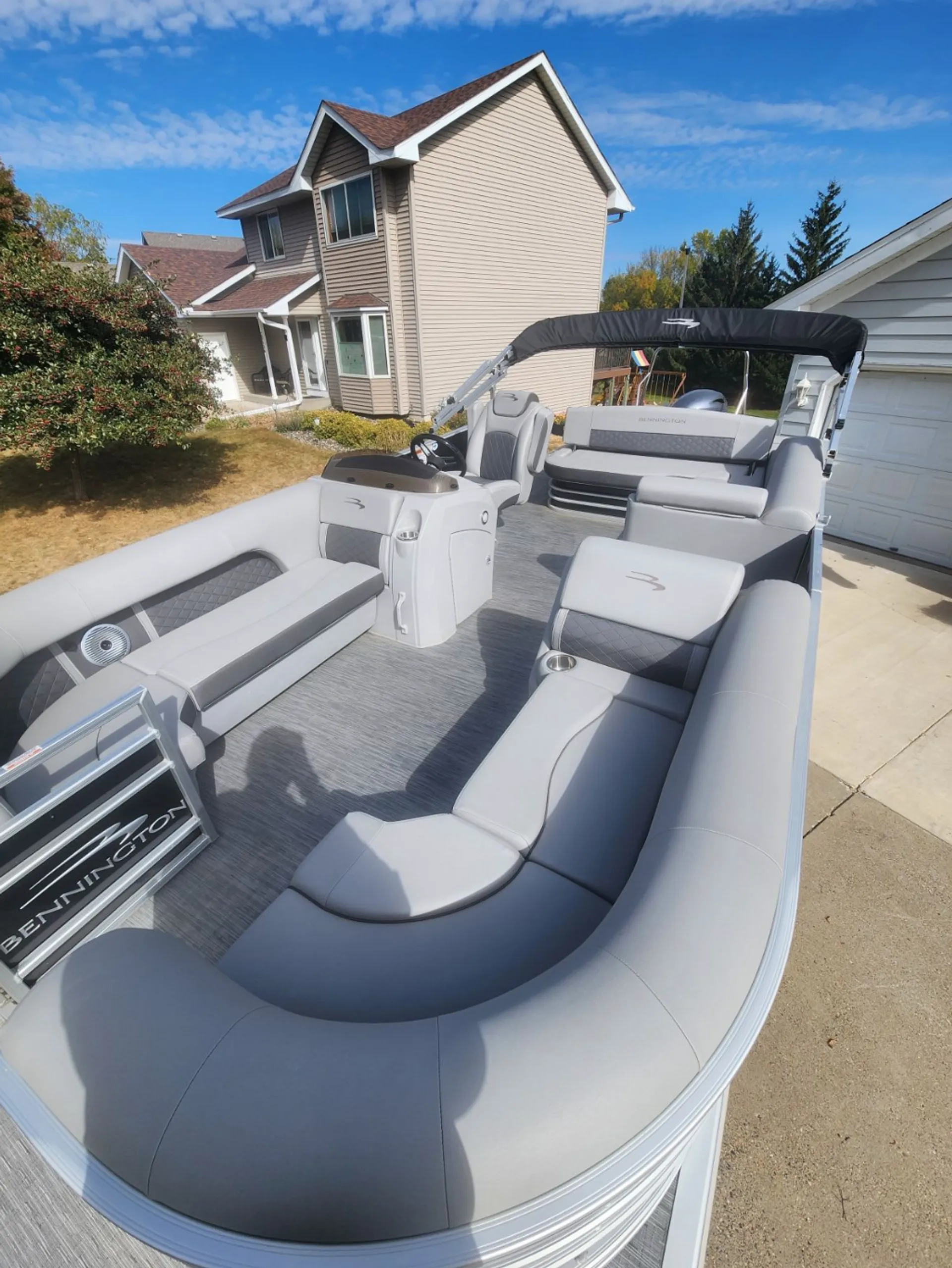 Enjoy Fishing or Cruising Around in This Luxurious Pontoon!