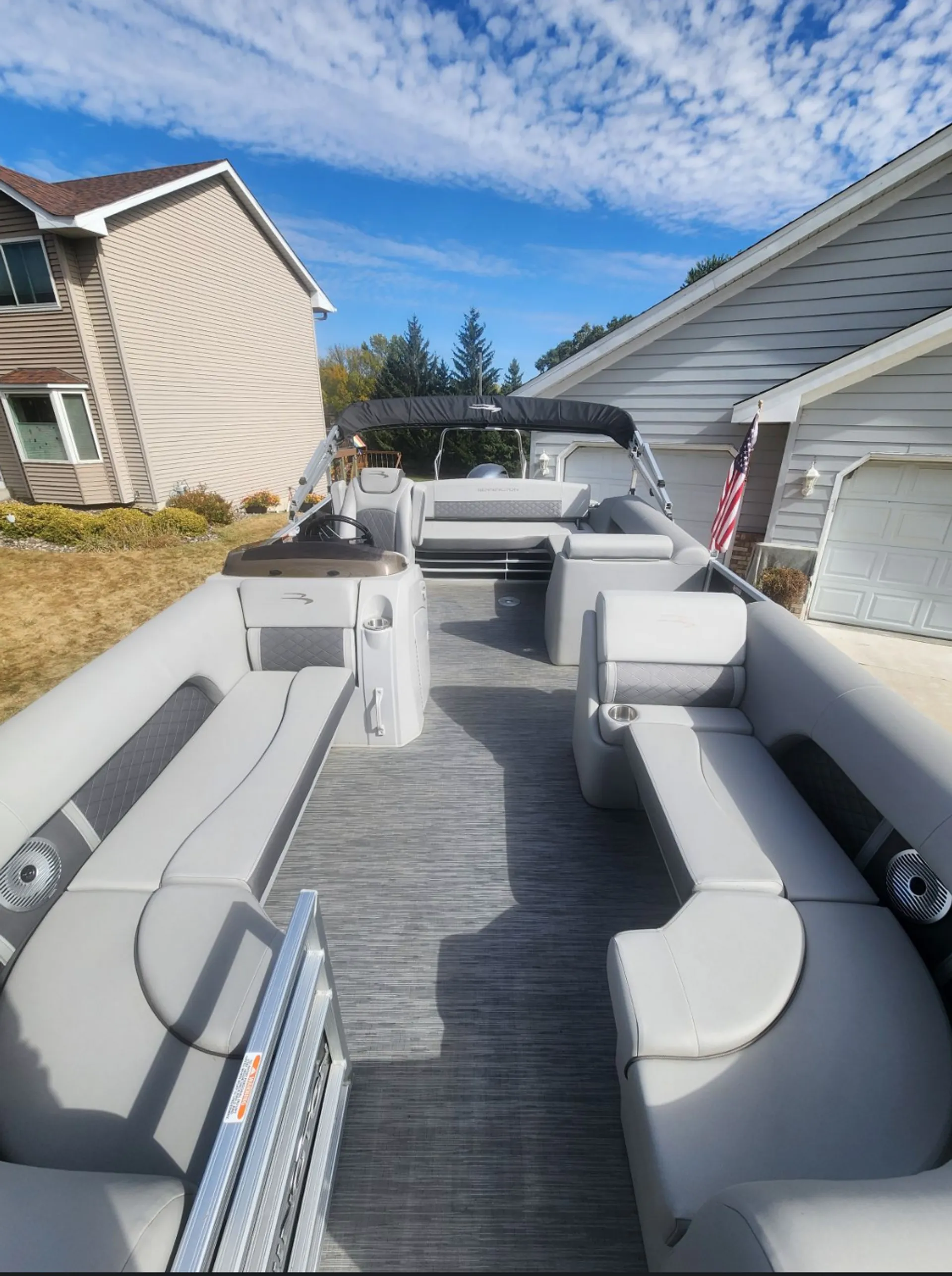 Enjoy Fishing or Cruising Around in This Luxurious Pontoon!