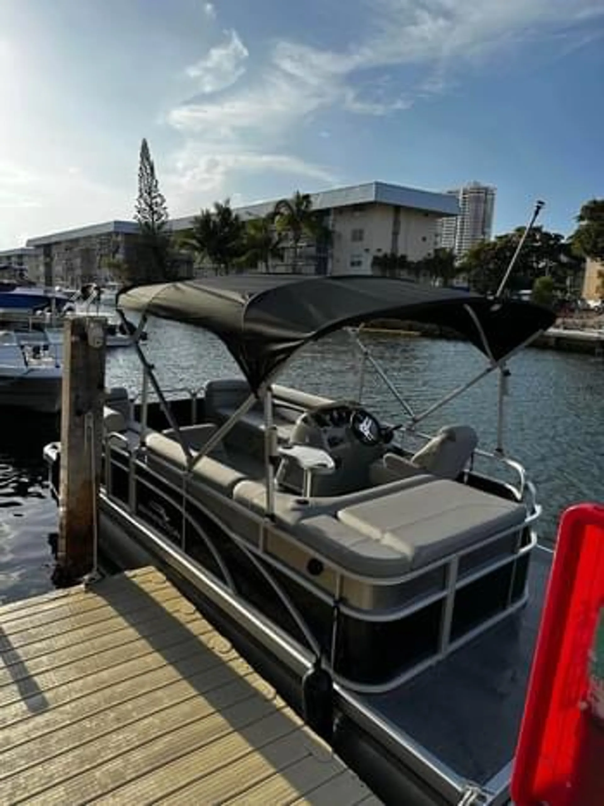 BENNINGTON MARINE 20 SL in Hallandale Beach, FL — photo 2