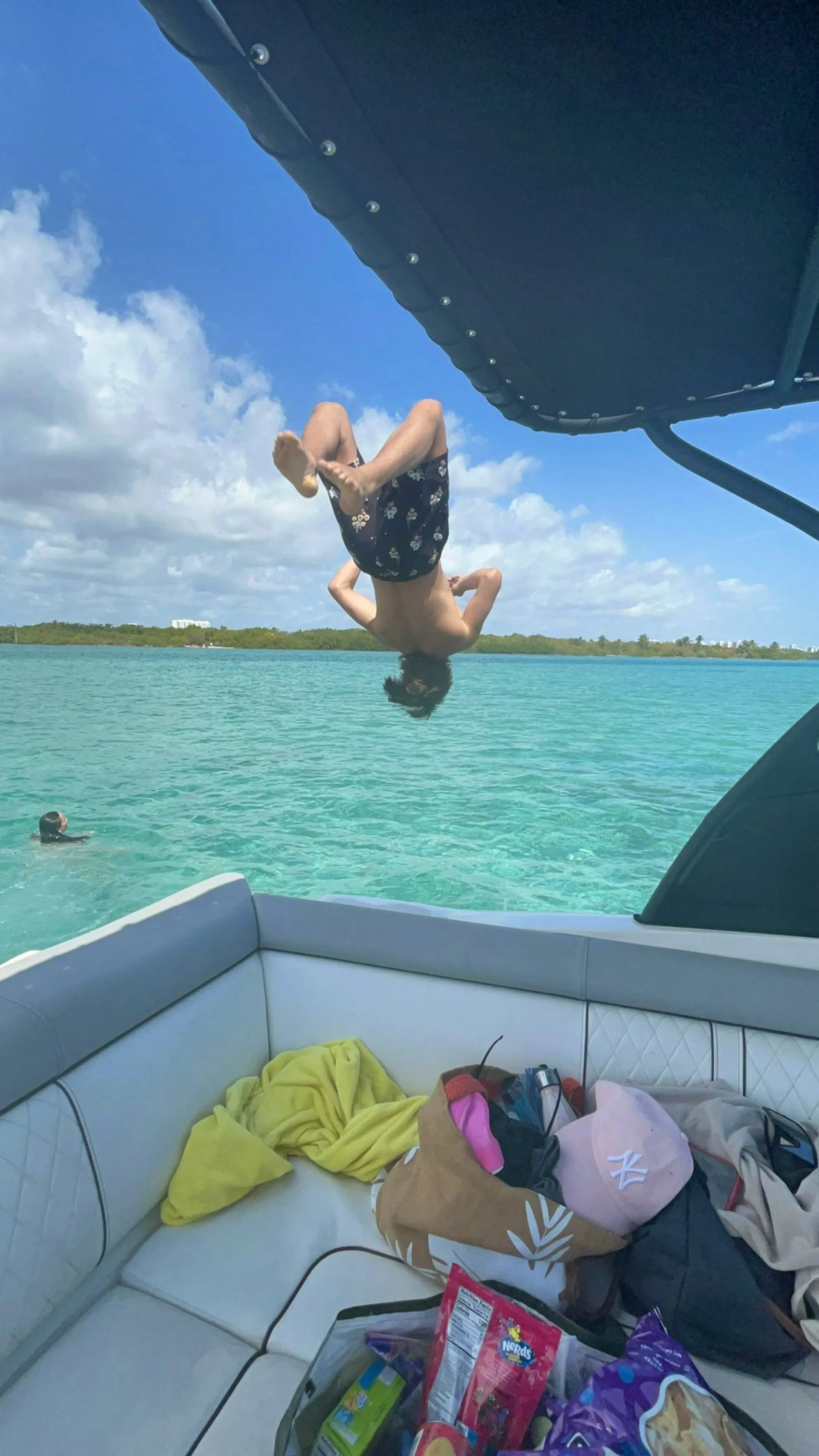 AMUSING PARTY ON 30’ SUNDECK!! FREE HOUR PROMOTION!! NO HIDDEN FEES!!