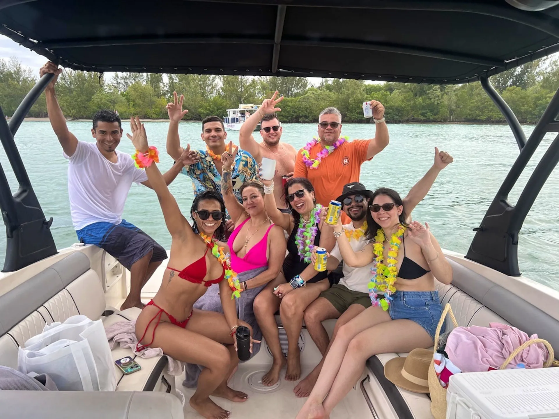 AMUSING PARTY ON 30’ SUNDECK!! FREE HOUR PROMOTION!! NO HIDDEN FEES!!