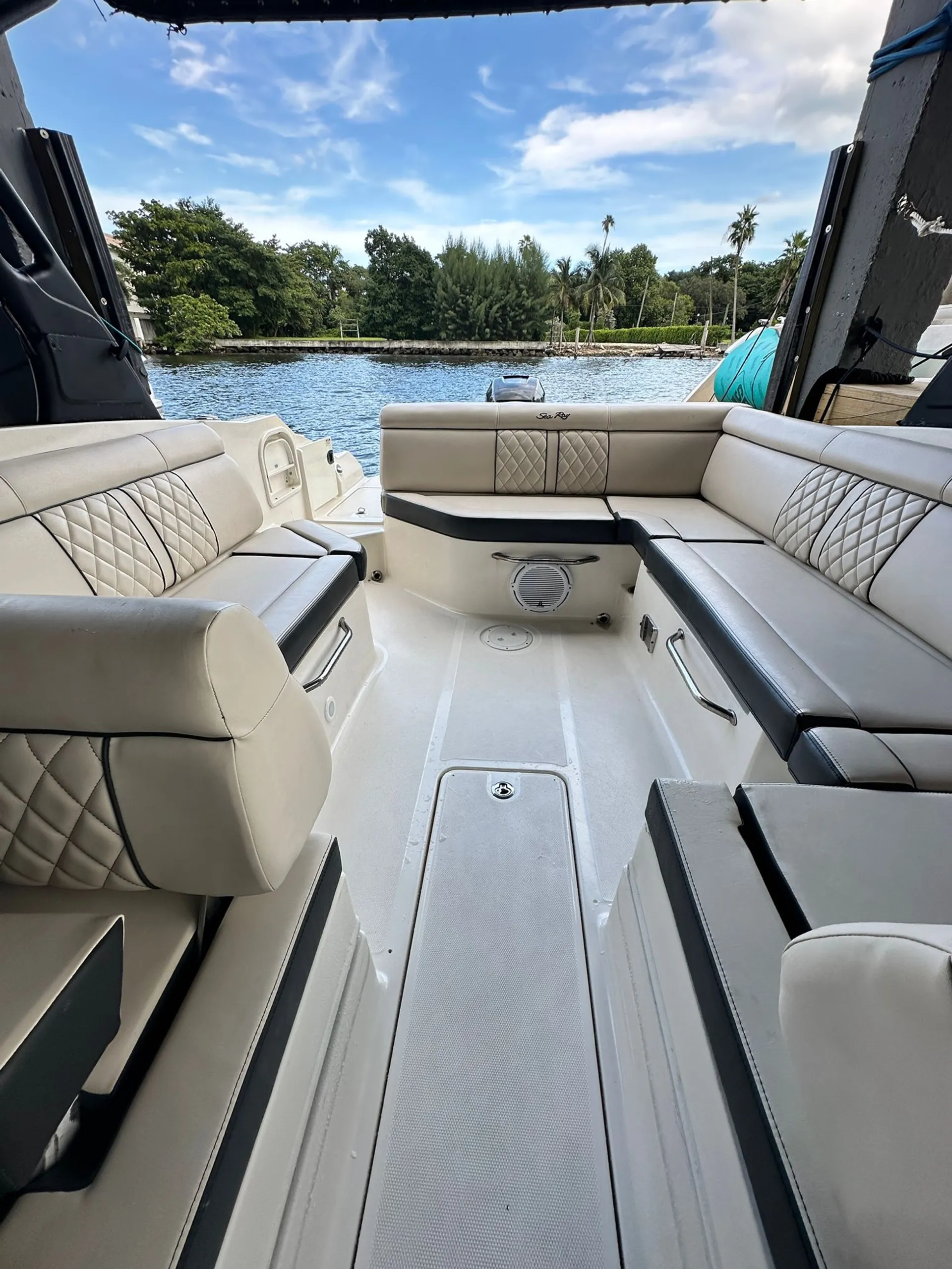 AMUSING PARTY ON 30’ SUNDECK!! FREE HOUR PROMOTION!! NO HIDDEN FEES!!