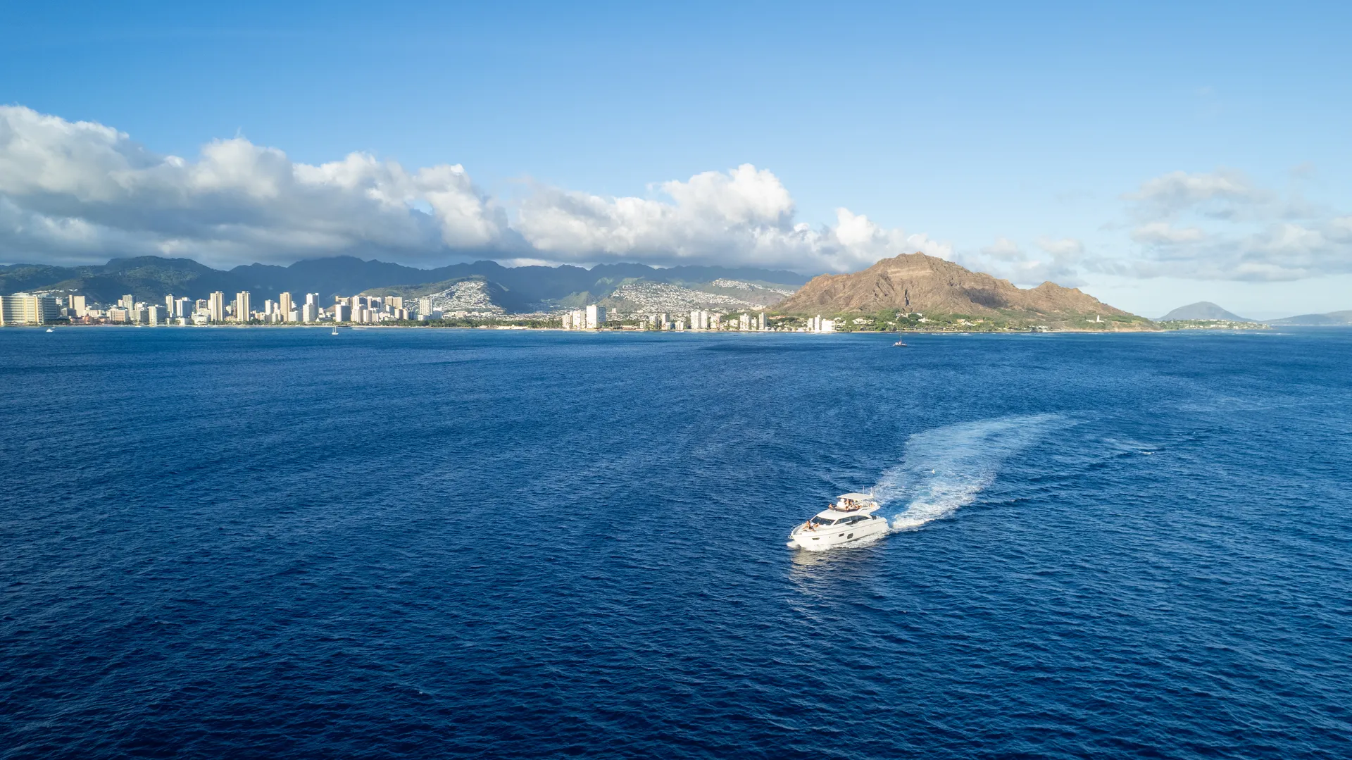 69ft Ferretti, Most Luxurious Yacht in Hawaii -Unparalleled Experience