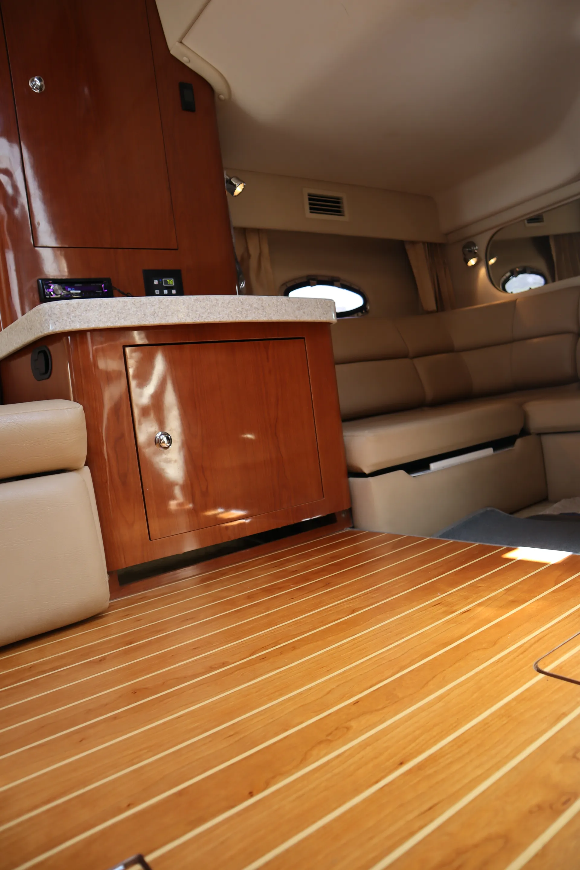 New listing 40' Regal  luxury Yacht 