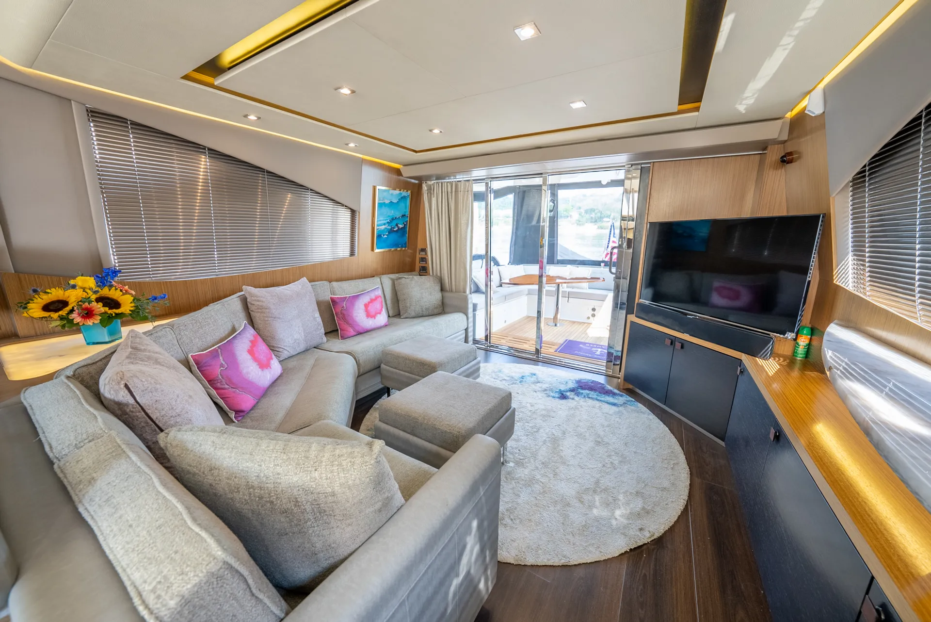 62ft Searay Flybridge Motoryacht, Serving NYC,CT, LI,HAMPTONS