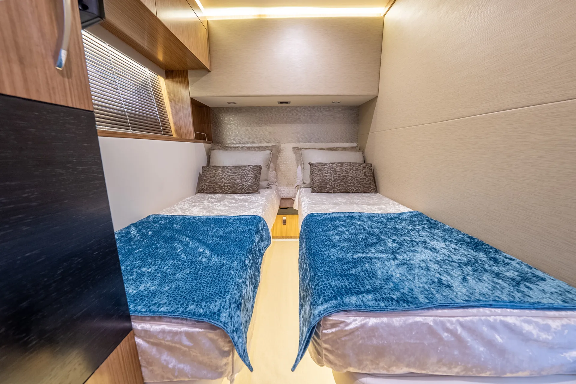 62ft Searay Flybridge Motoryacht, Serving NYC,CT, LI,HAMPTONS
