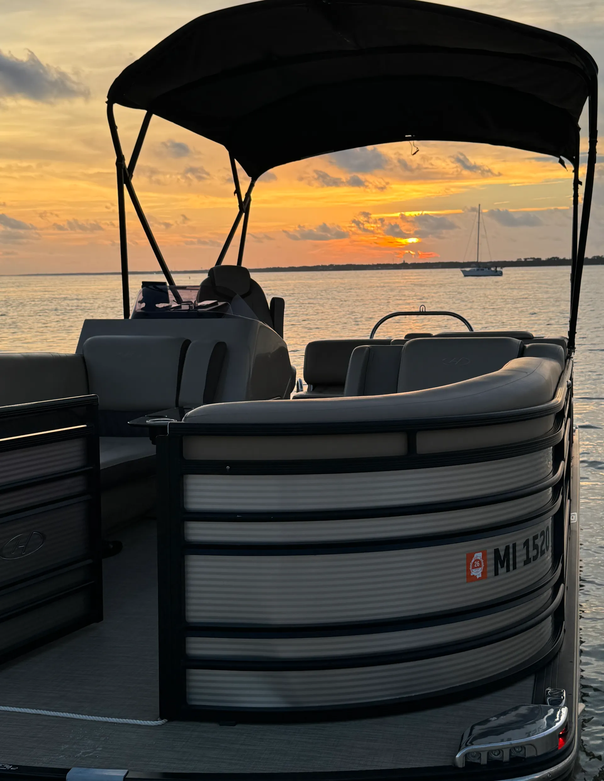 200hp Luxurious 2020 Harris Solstice 220 Tritoon Pontoon