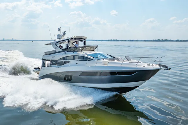 Rent a Sea Ray Boats flybridge in Port Washington, NY near me