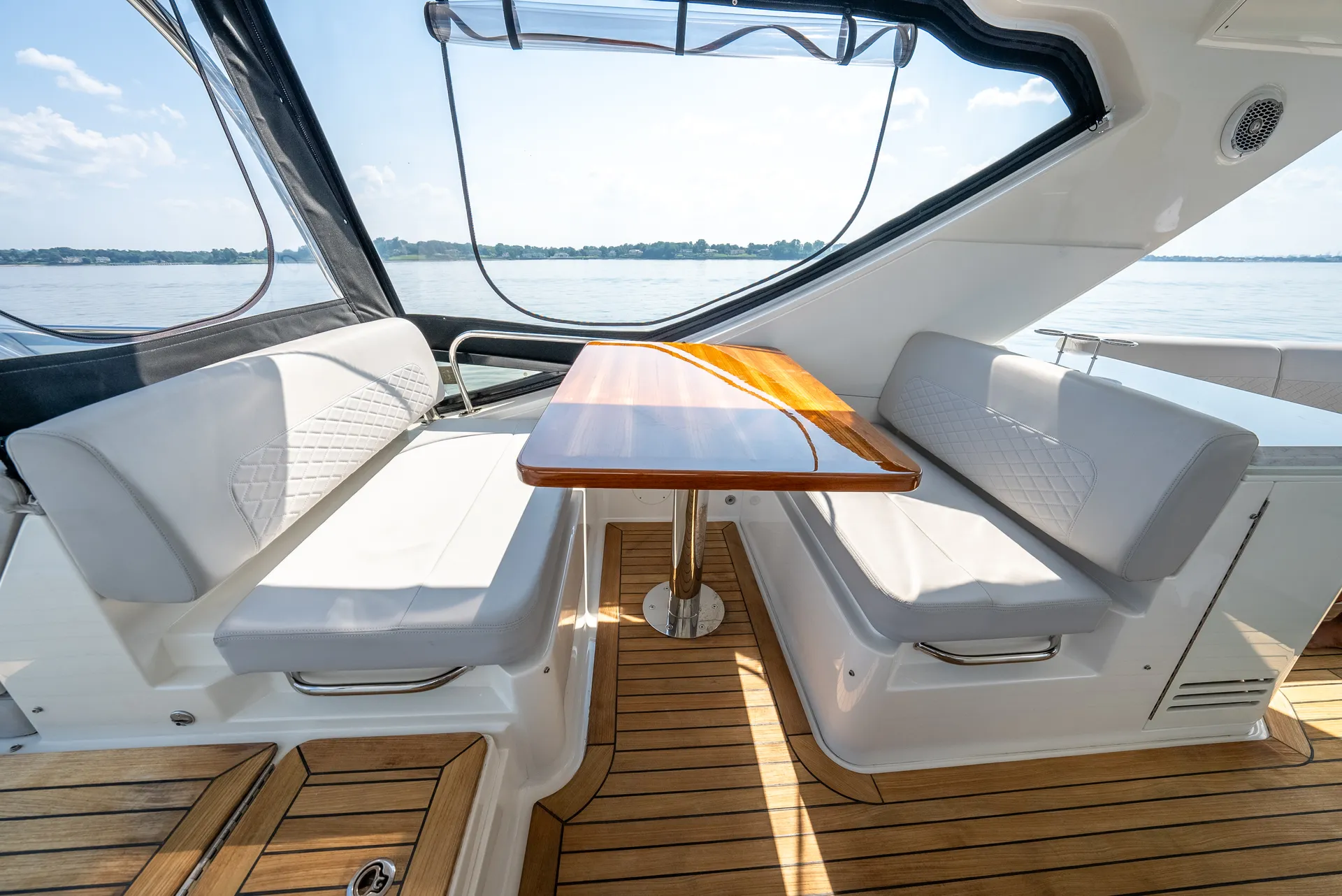 62ft Searay Flybridge Motoryacht, Serving NYC,CT, LI,HAMPTONS