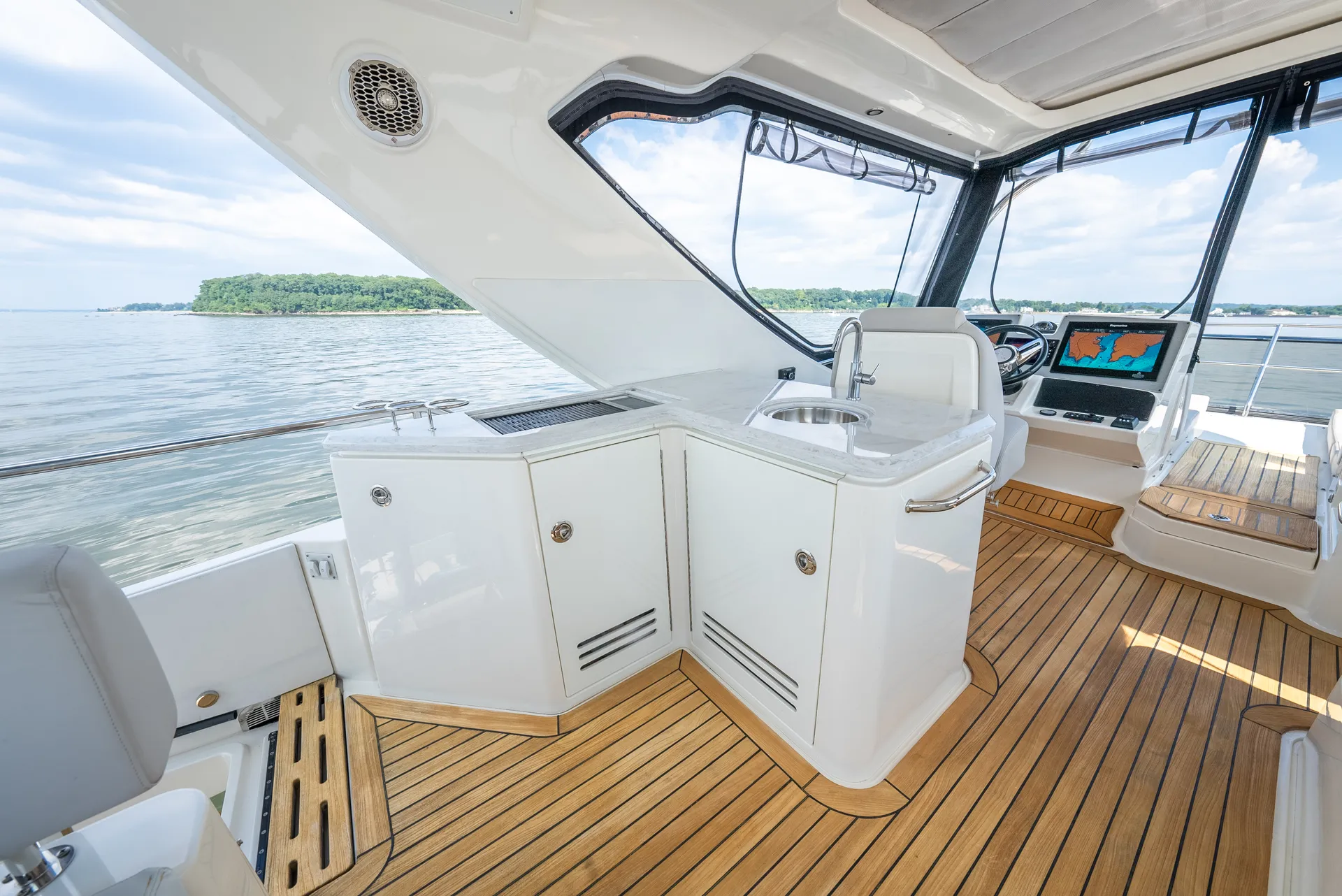 62ft Searay Flybridge Motoryacht, Serving NYC,CT, LI,HAMPTONS