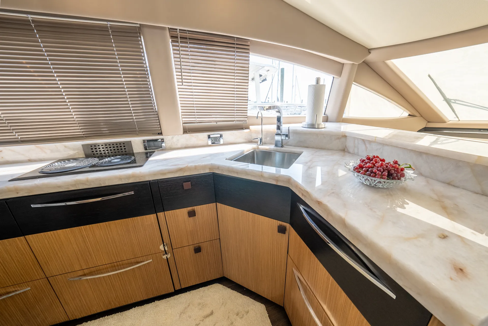 62ft Searay Flybridge Motoryacht, Serving NYC,CT, LI,HAMPTONS