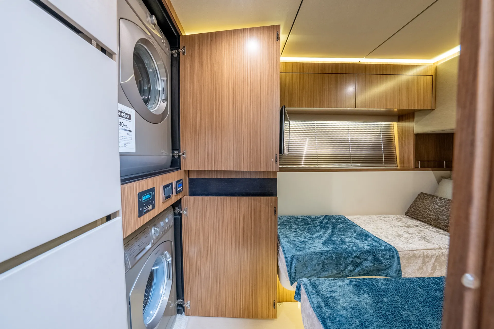 62ft Searay Flybridge Motoryacht, Serving NYC,CT, LI,HAMPTONS
