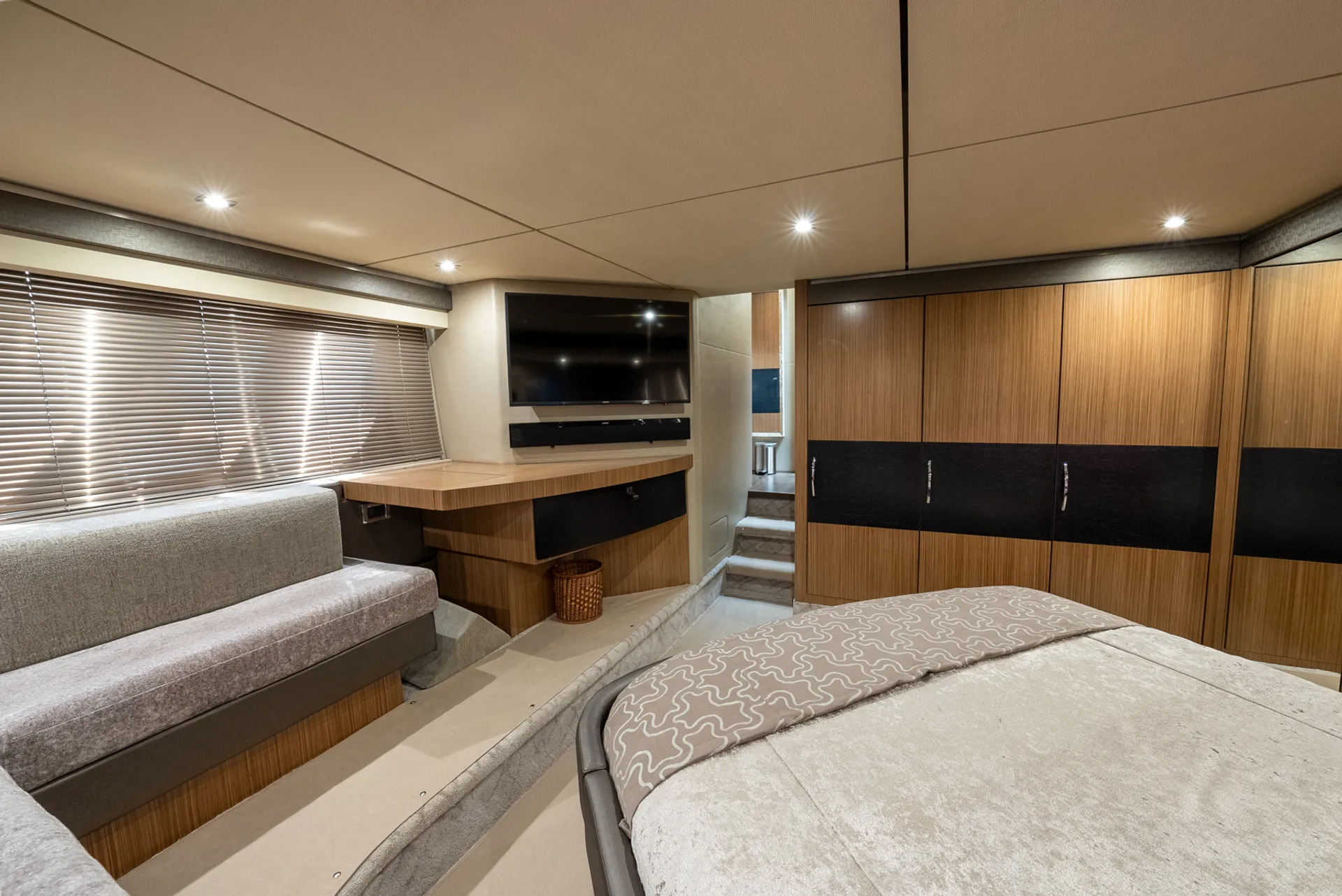 62ft Searay Flybridge Motoryacht, Serving NYC,CT, LI,HAMPTONS