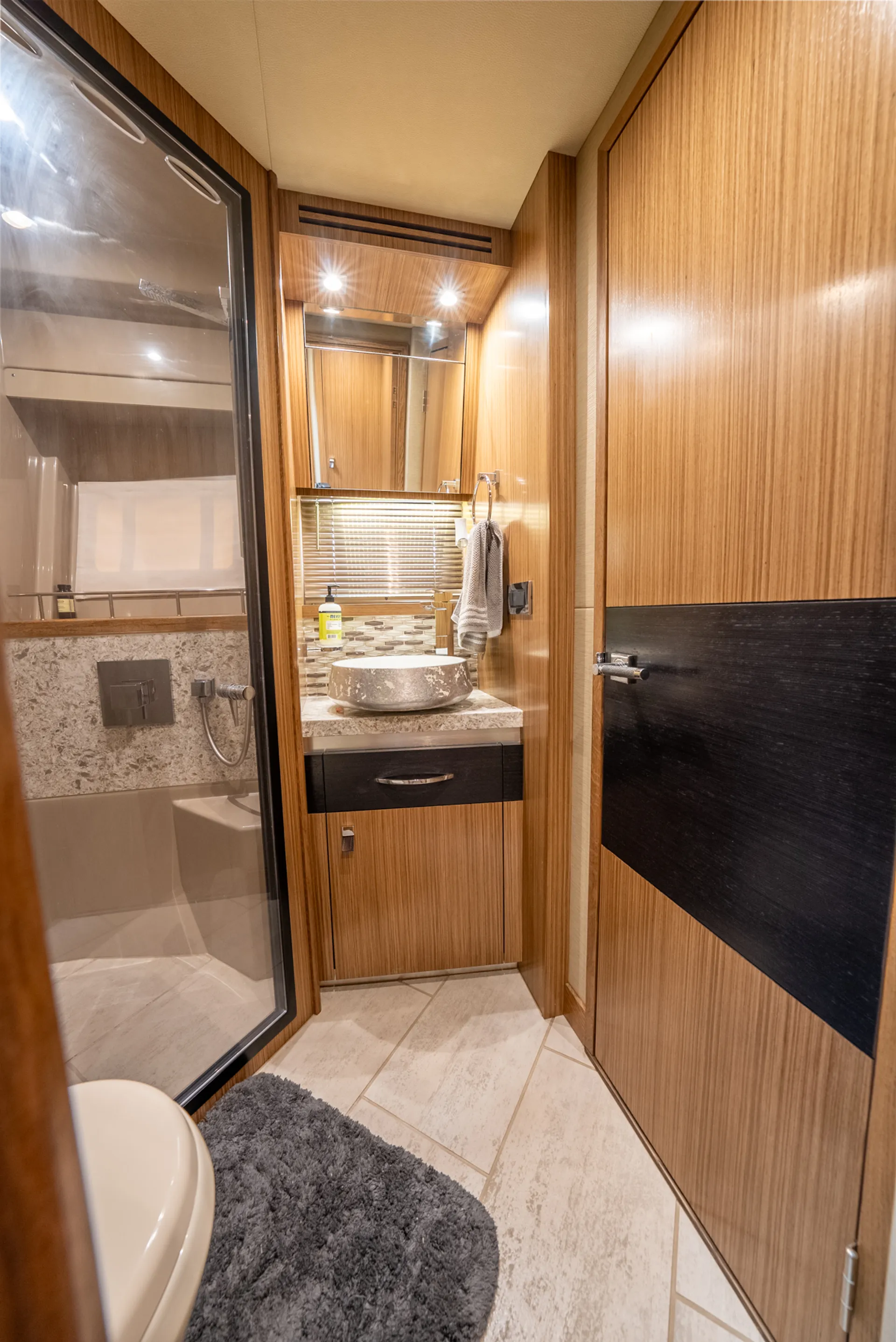 62ft Searay Flybridge Motoryacht, Serving NYC,CT, LI,HAMPTONS