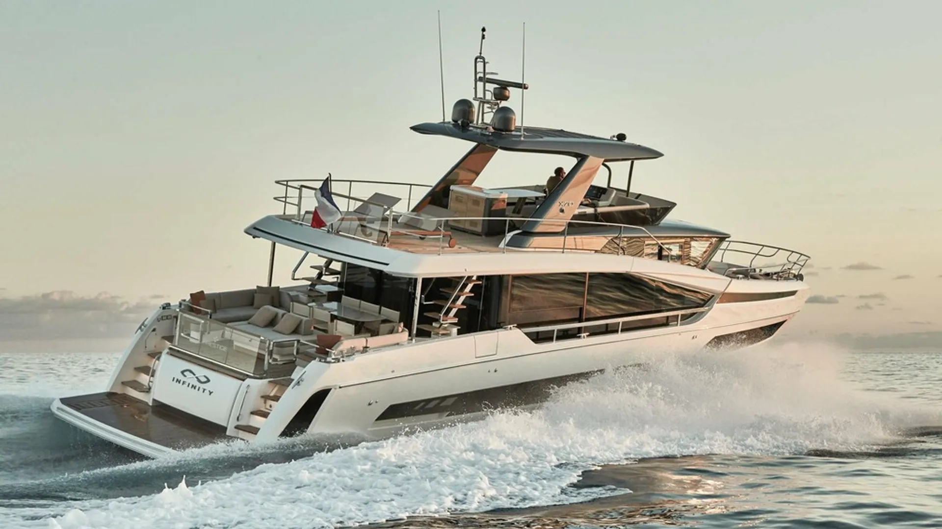 Cruisers Yachts 60' Cantius in Anna Maria, FL — photo 2