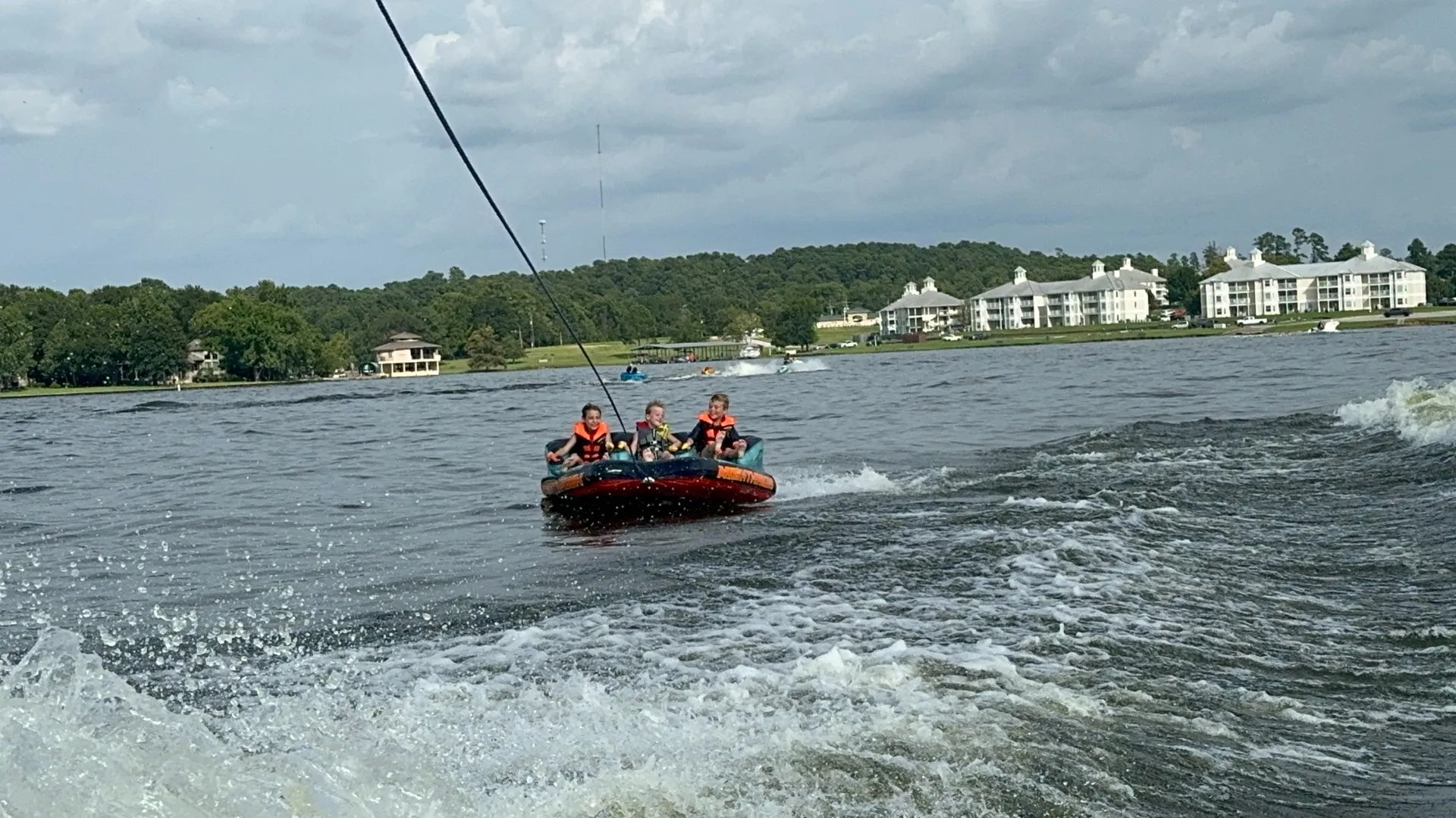 2023 Mastercraft X24 loaded surf wake boat - for your next lake trip!