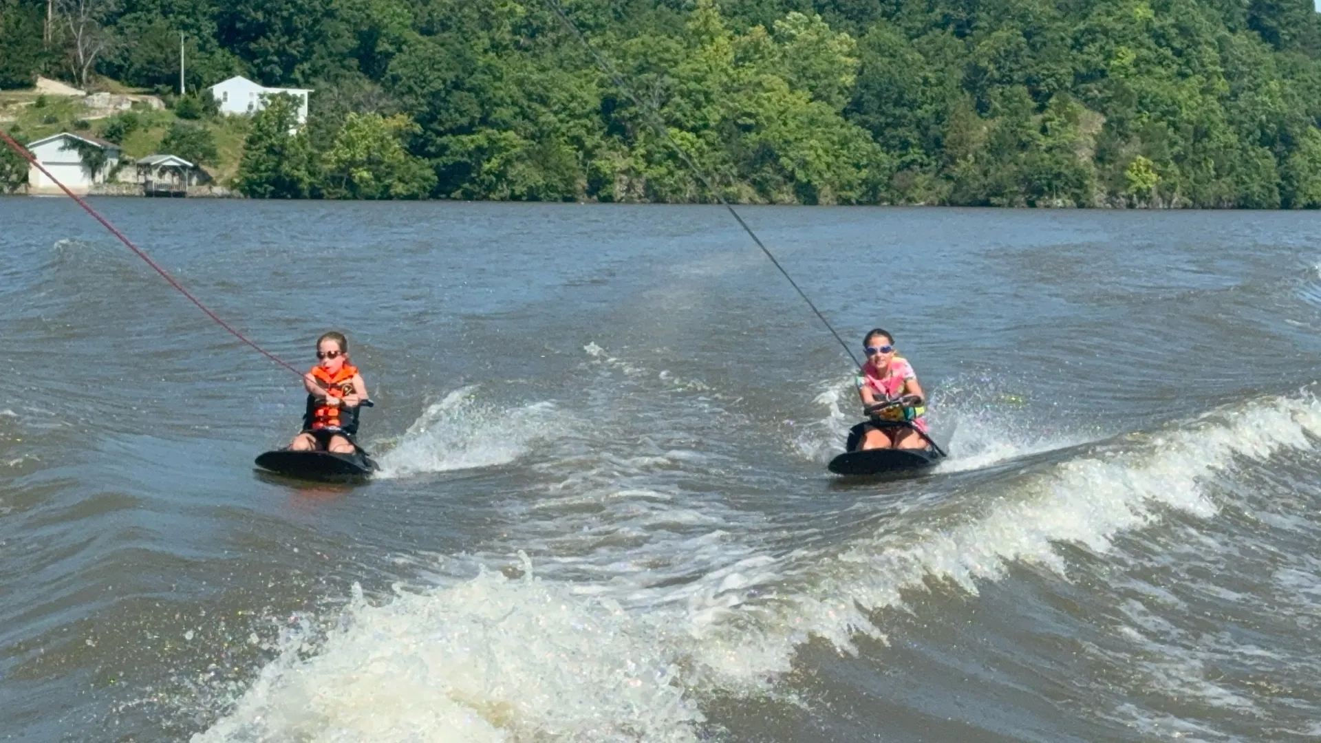 2023 Mastercraft X24 loaded surf wake boat - for your next lake trip!