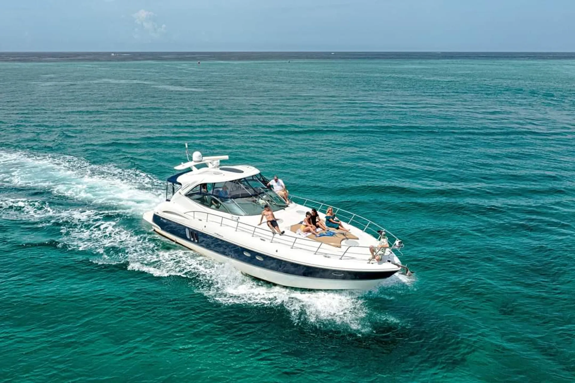 Cruisers Yachts 520 Express in Destin, FL — photo 2