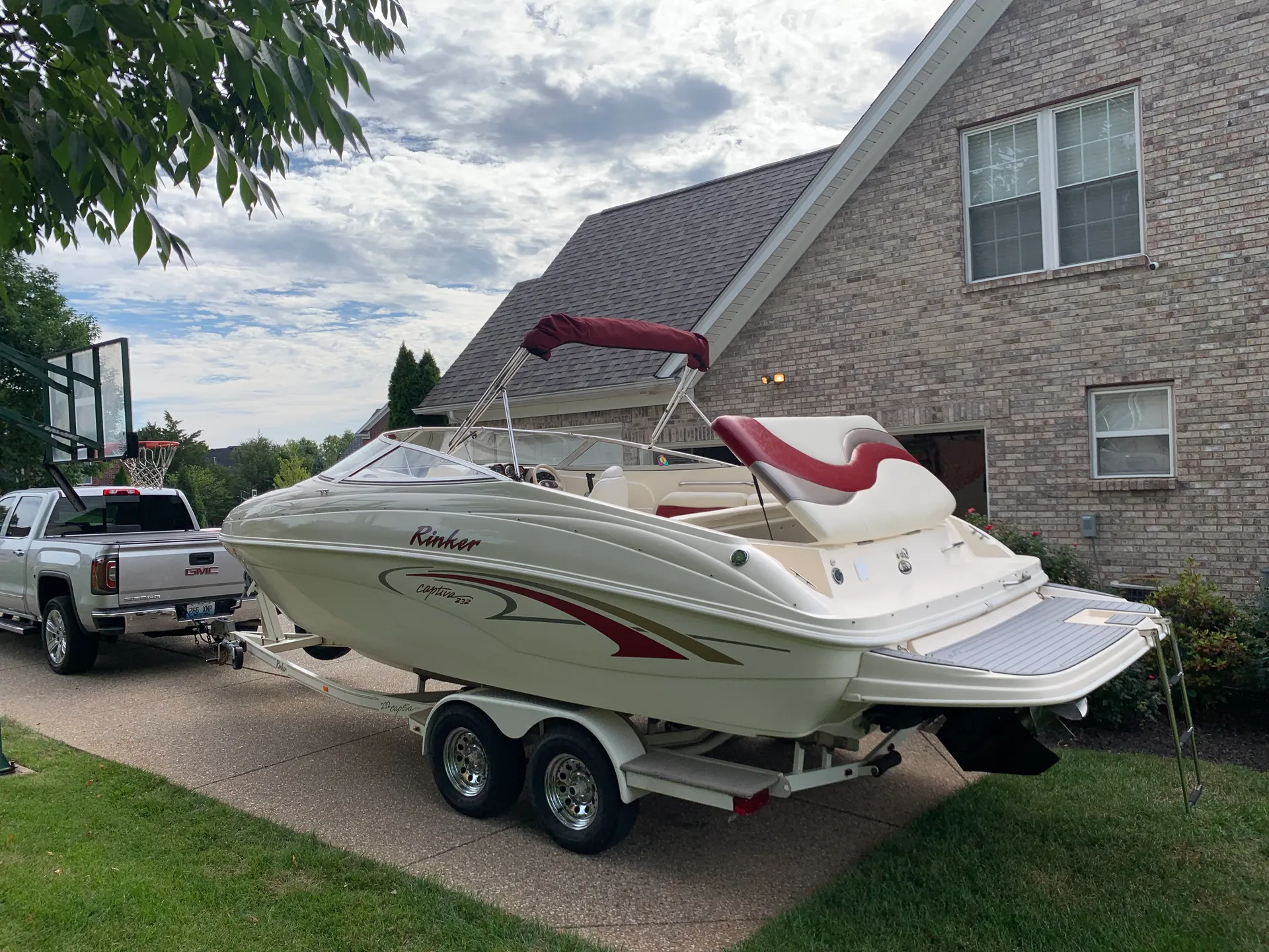 Rinker Boats 232 Captiva Bowrider in Crestwood, KY — photo 7