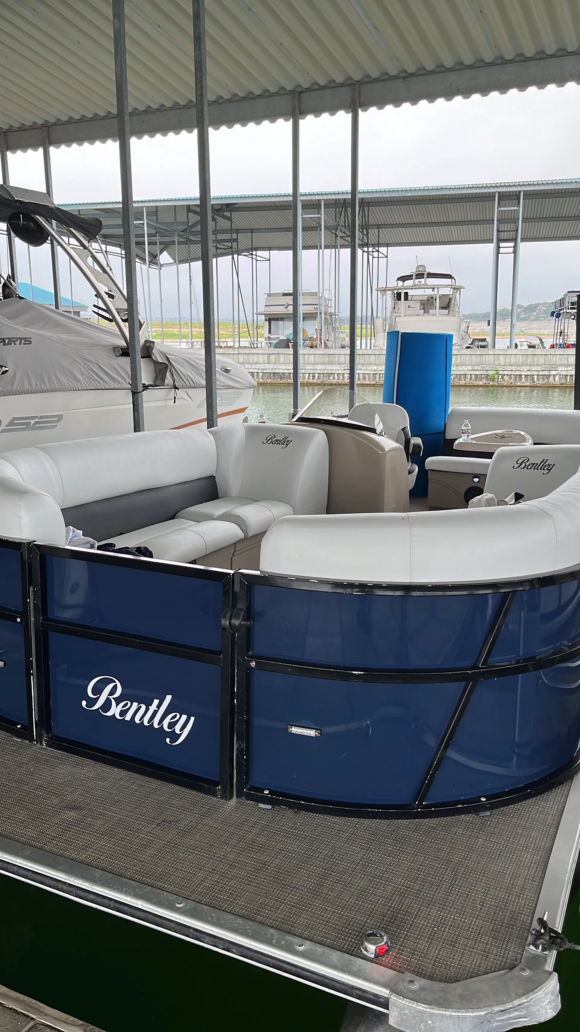 Beautiful and Luxurious Bentley Blue Pontoon for 15 passengers 