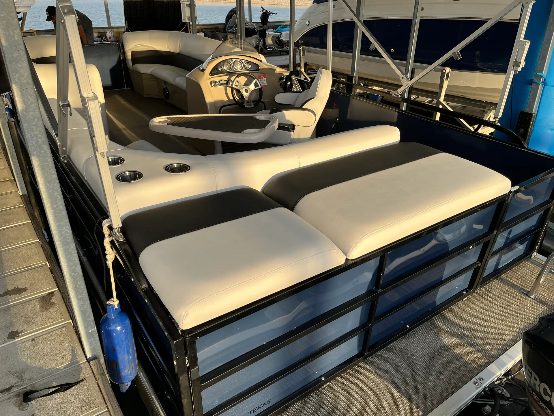Beautiful and Luxurious Bentley Blue Pontoon for 15 passengers 