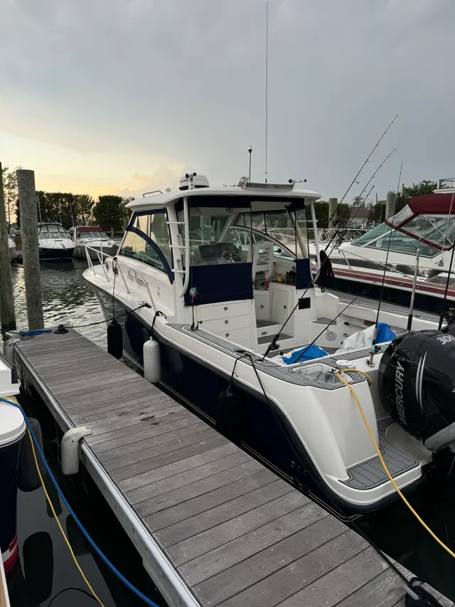 Rent a Boston Whaler pilothouse in Southold, NY near me