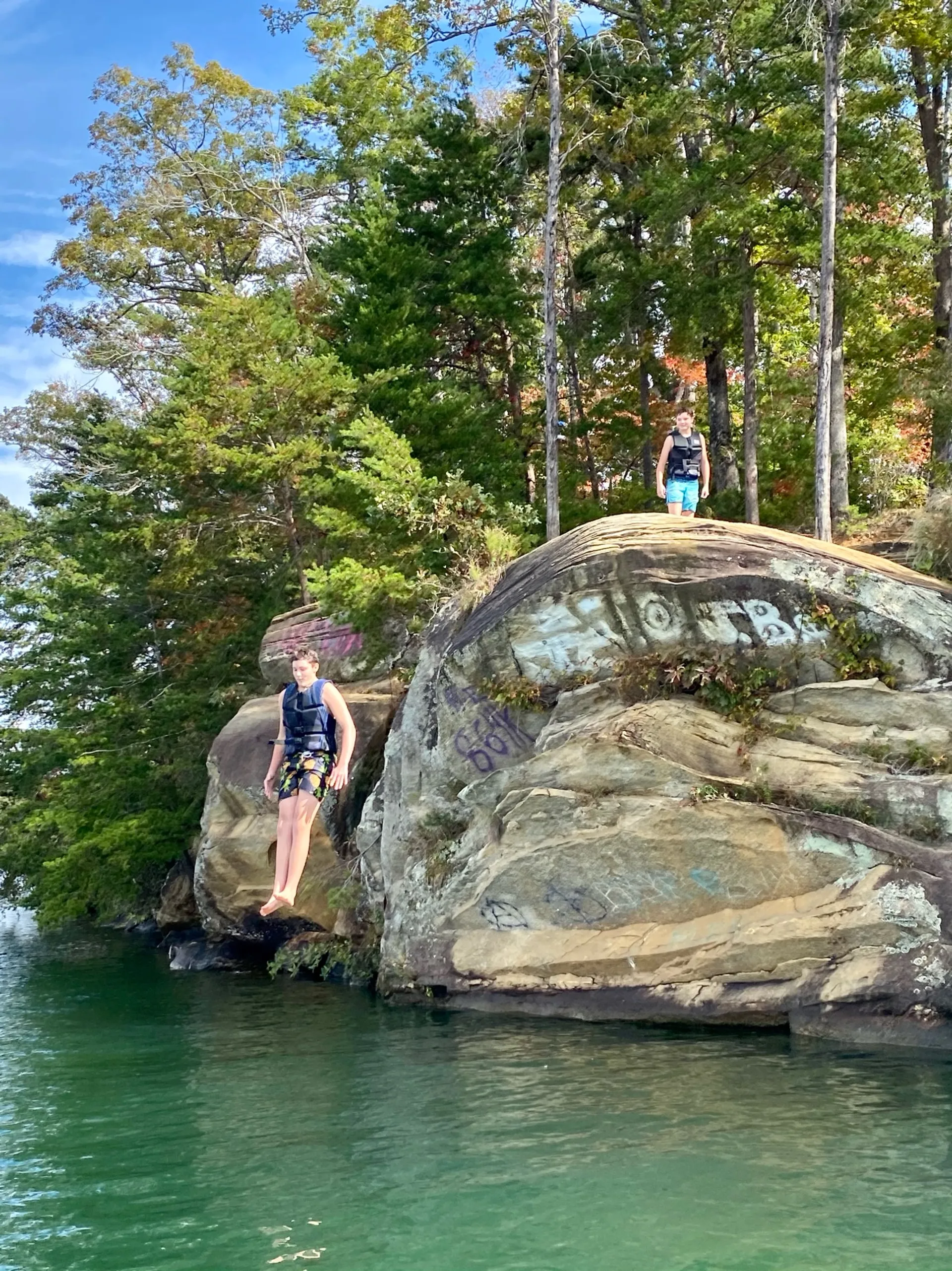 Lake Keowee 24ft (12 ppl) Pontoon w/ dock, bathrooms, beach , picnic 