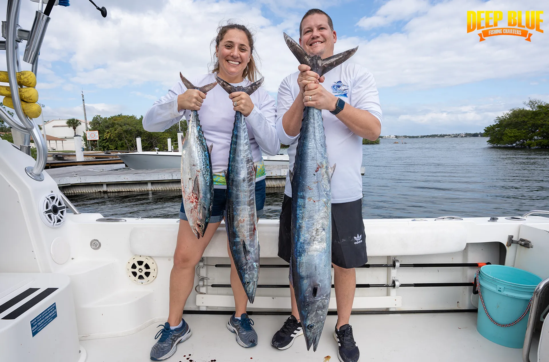 25’ Spacious,  CLEAN boat, loud music, and private cabin. 