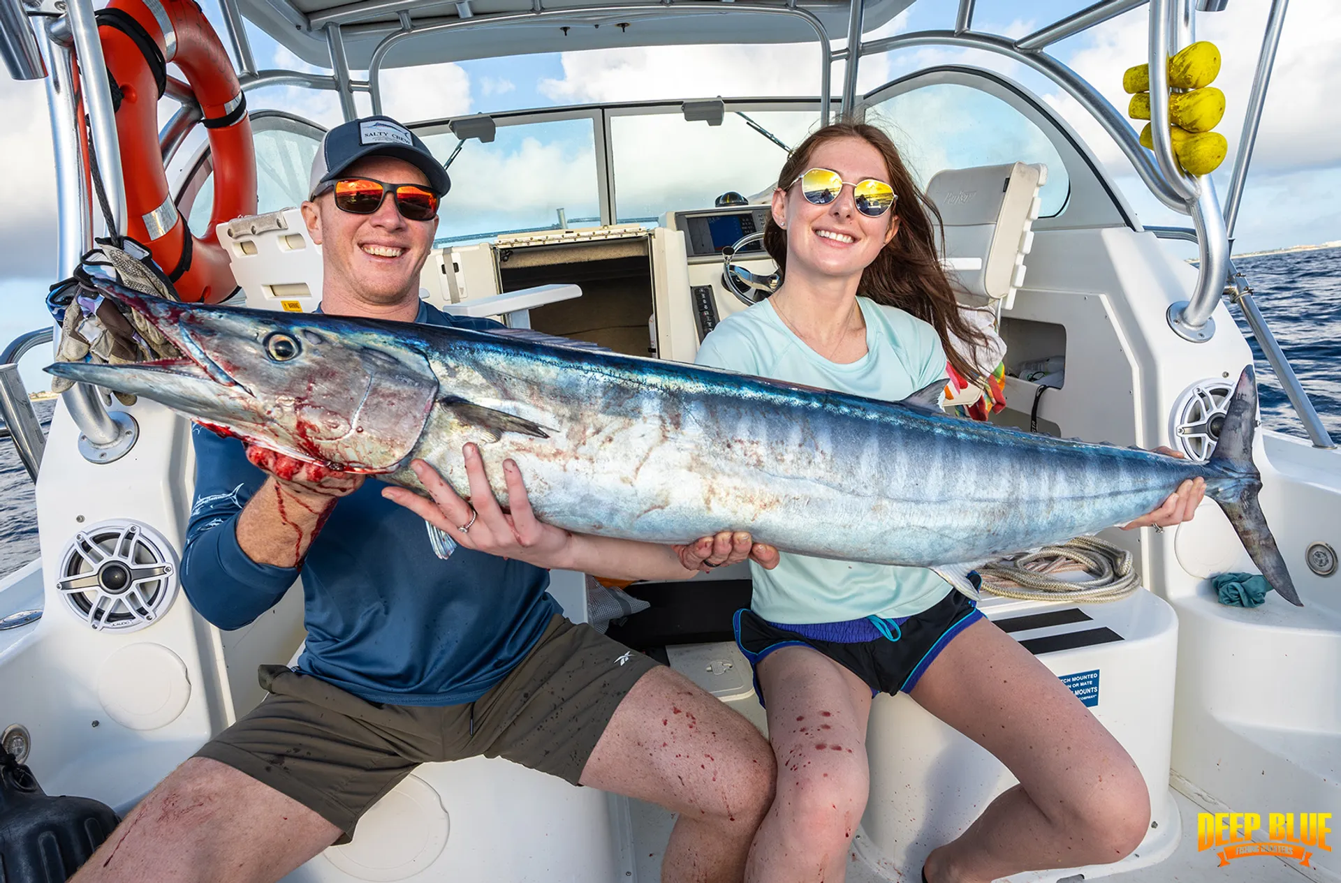 25’ Spacious,  CLEAN boat, loud music, and private cabin. 