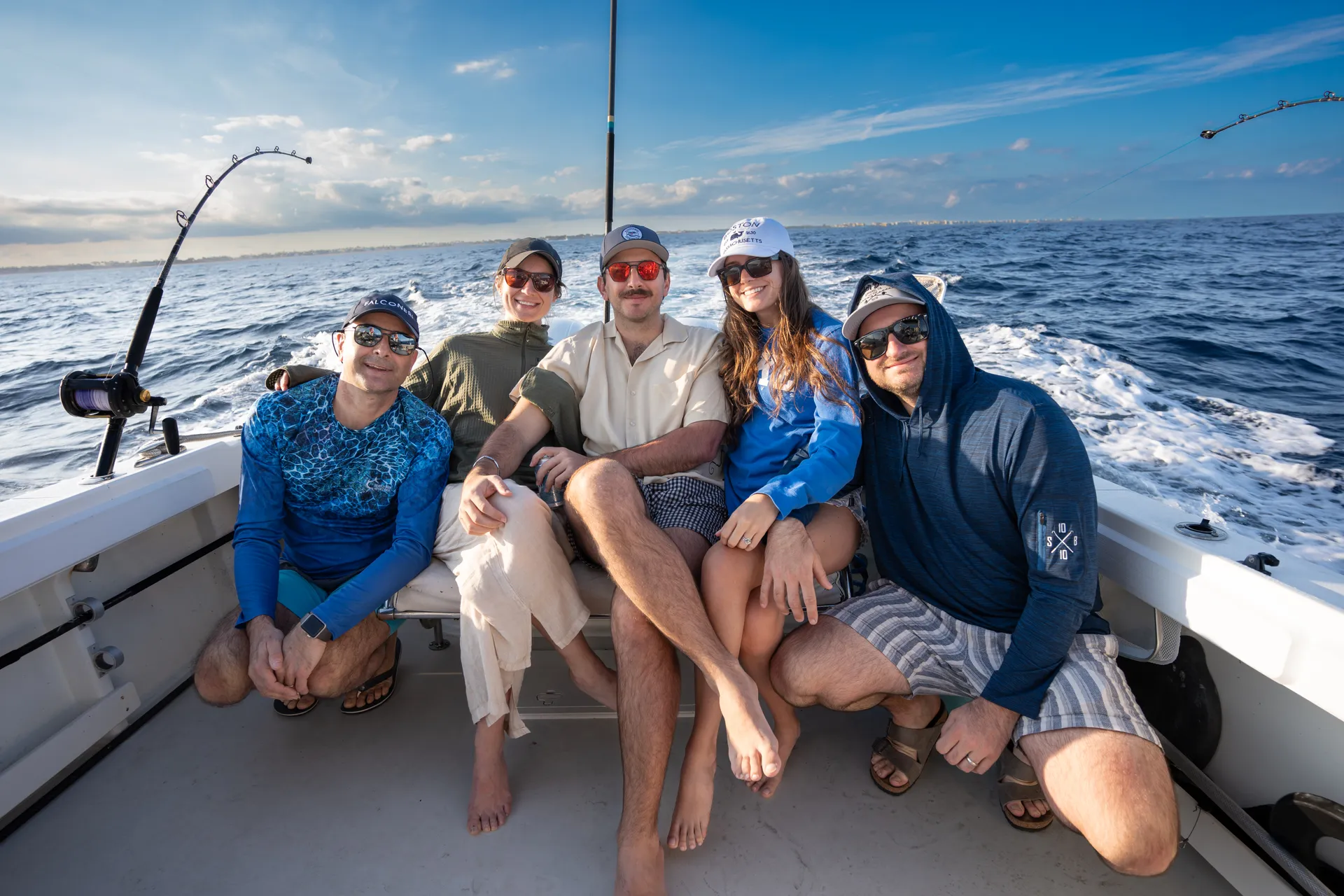 25’ Spacious,  CLEAN boat, loud music, and private cabin. 