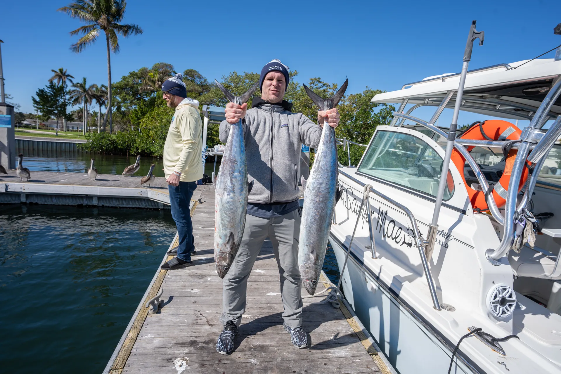 25’ Spacious,  CLEAN boat, loud music, and private cabin. 