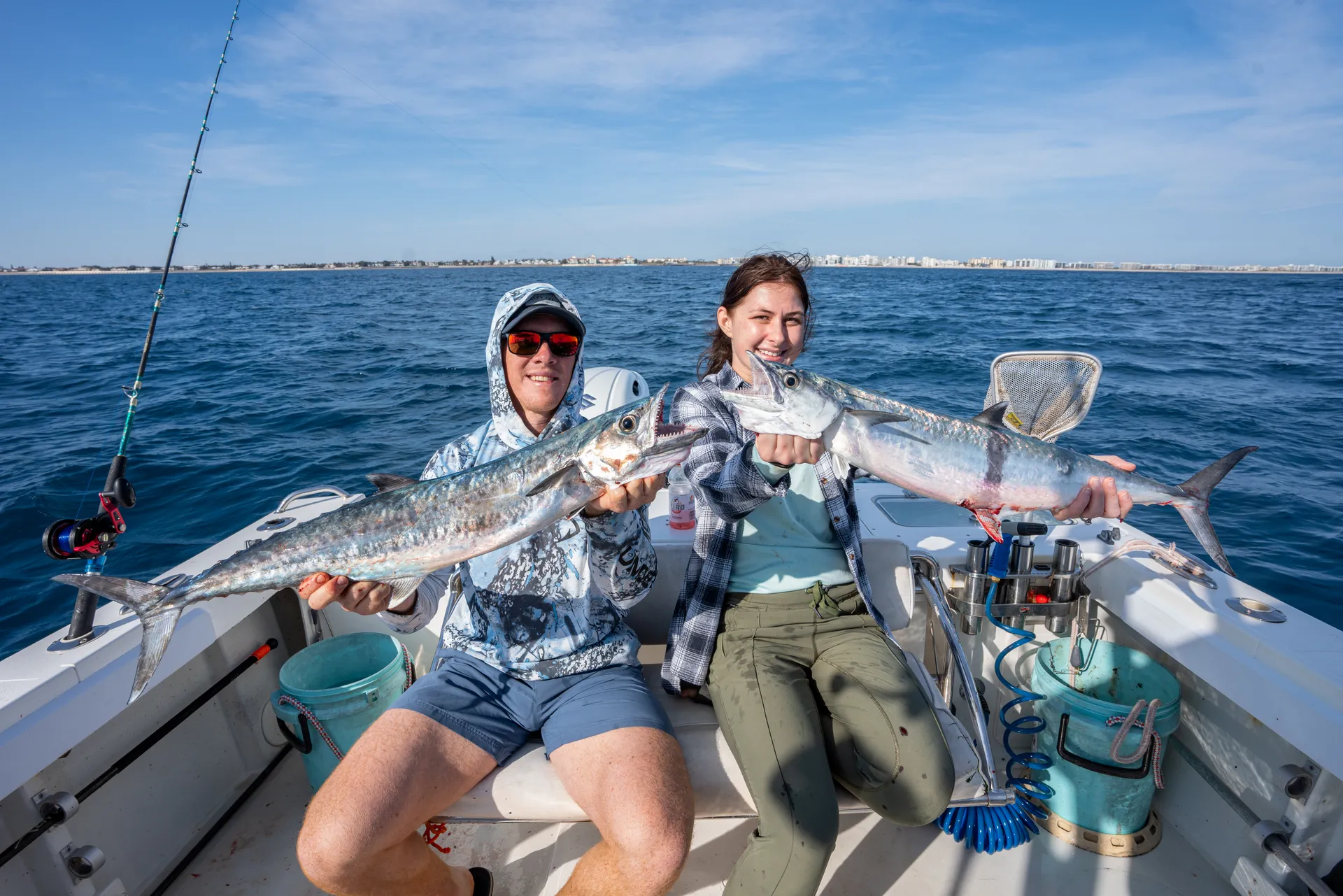 25’ Spacious,  CLEAN boat, loud music, and private cabin. 