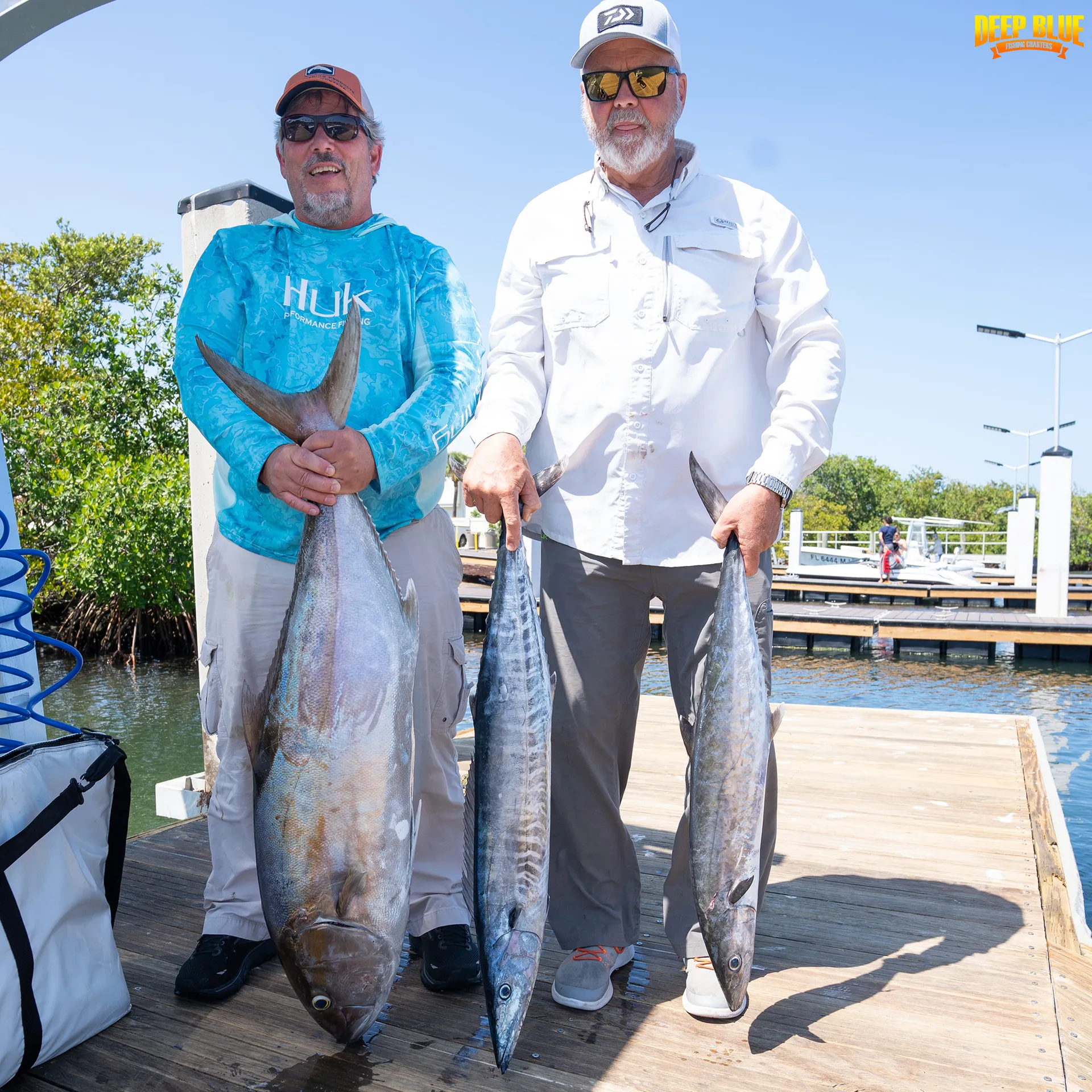 25’ Spacious,  CLEAN boat, loud music, and private cabin. 