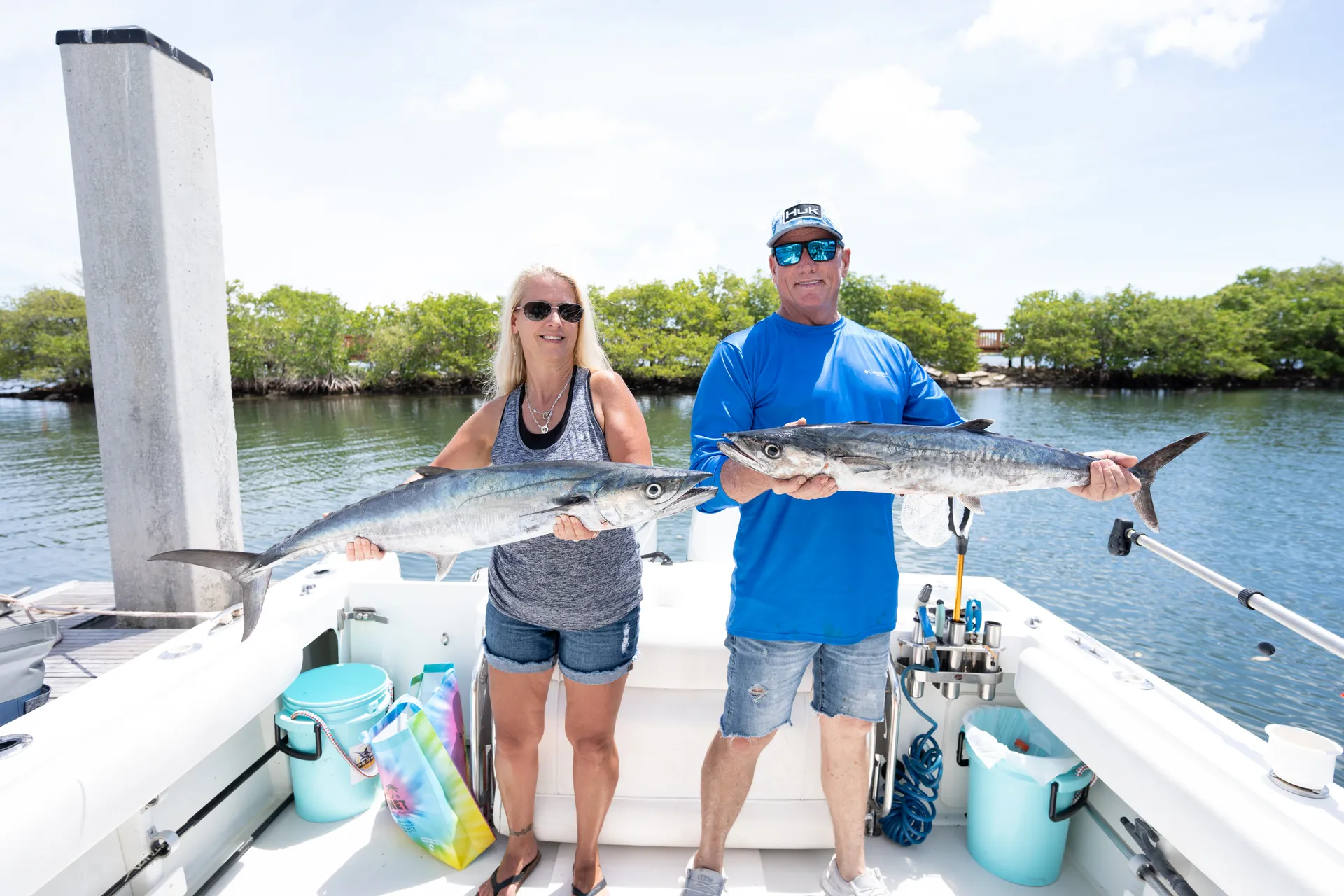 25’ Spacious,  CLEAN boat, loud music, and private cabin. 