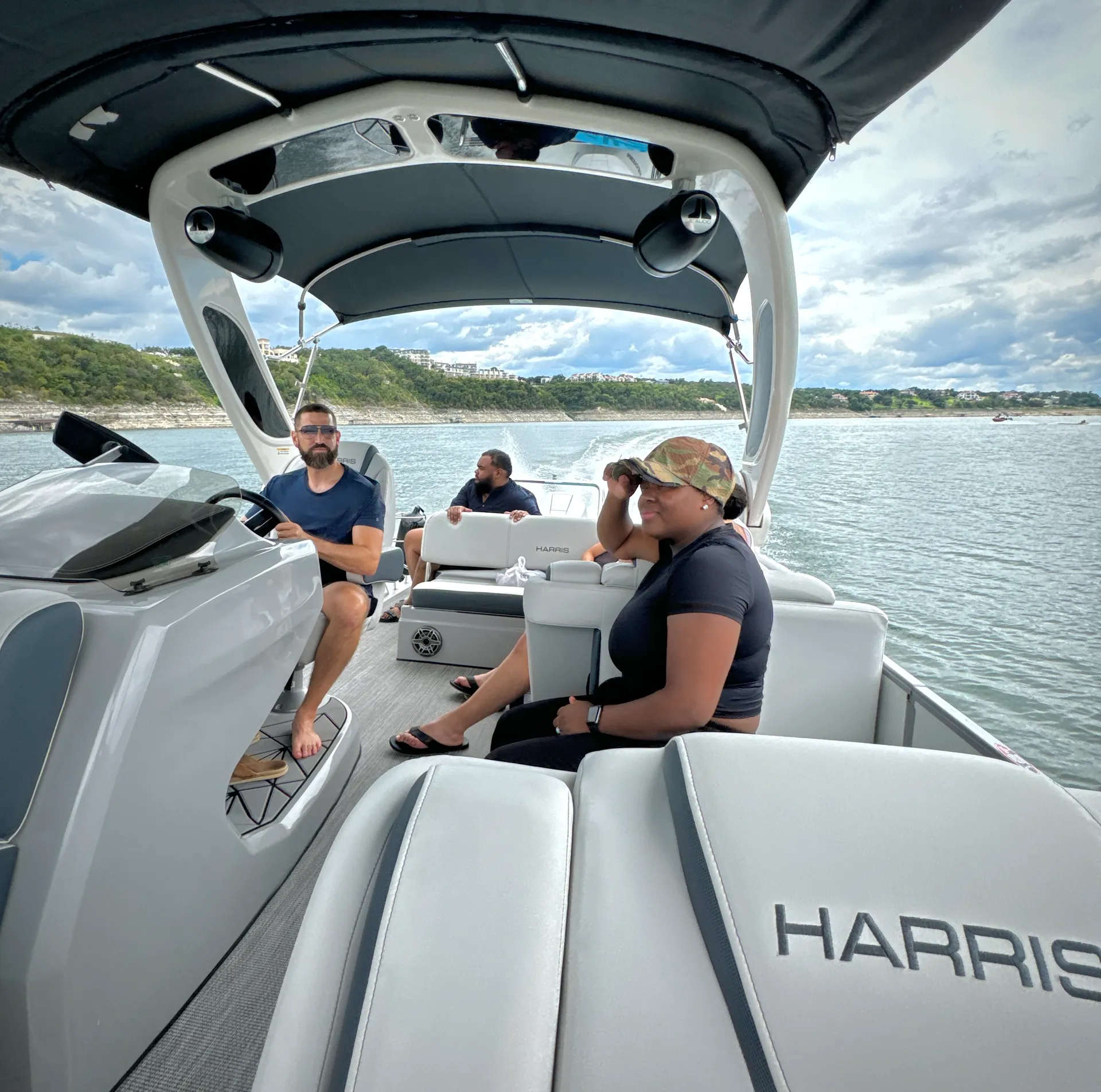 Luxurious 2024 Harris Grand Mariner for Unforgettable Lake Days!