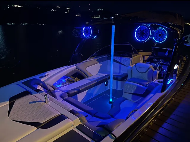 Rent a Tige' Boats ski and wakeboard in Austin, TX near me