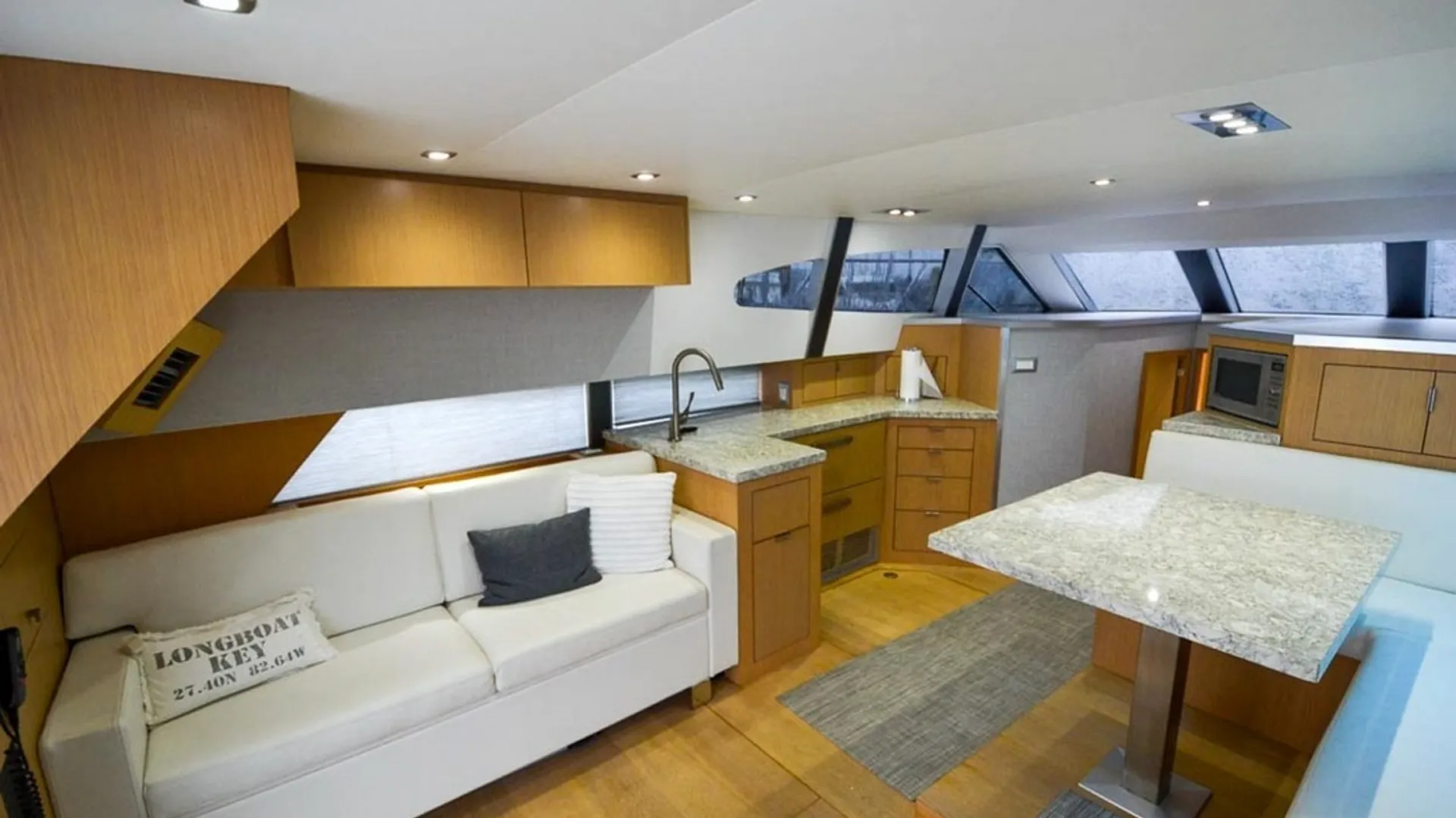Carver Yachts 42ss in St. Petersburg, FL — photo 2